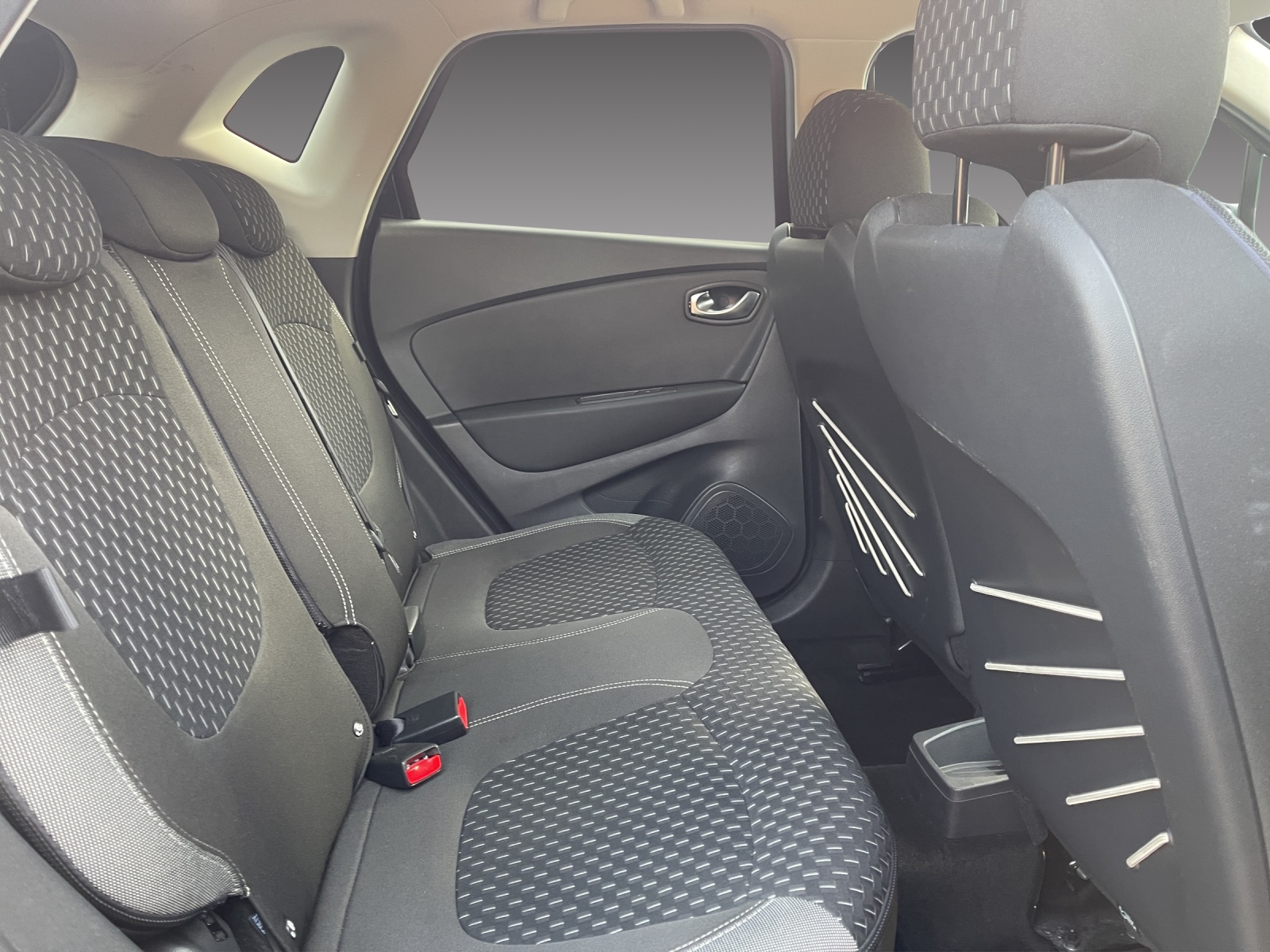 RENAULT Captur 1.3 T 16V Intens EDC-image-16