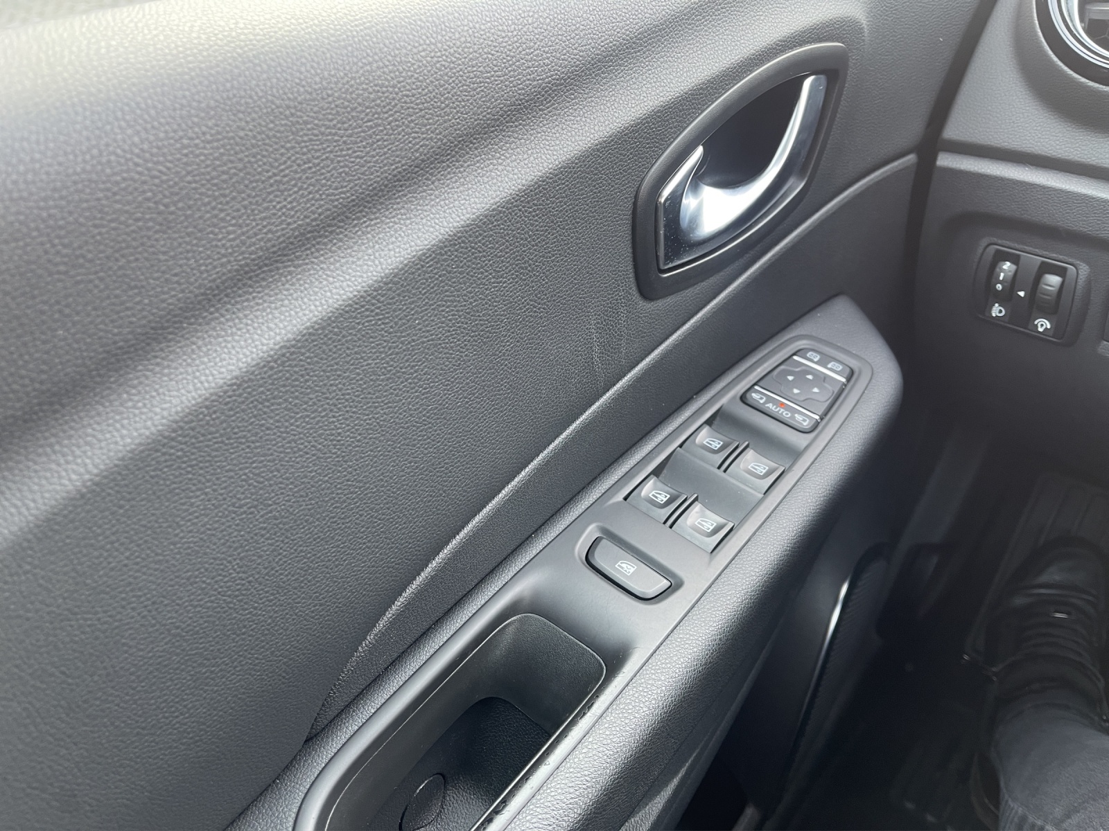 RENAULT Captur 1.3 T 16V Intens EDC-image-17