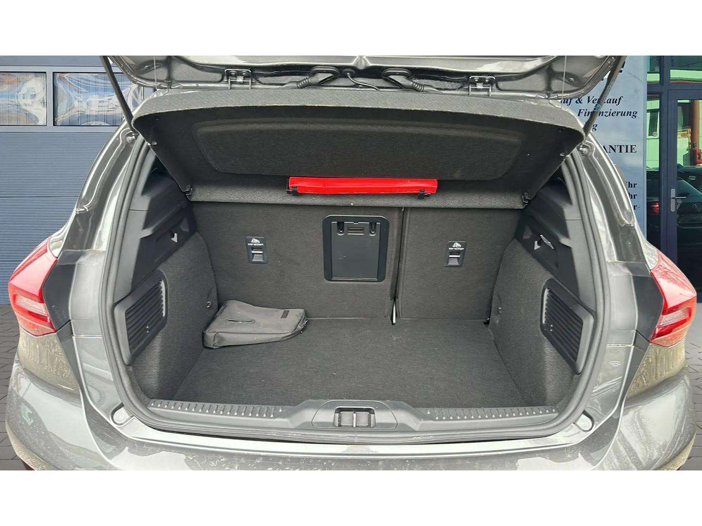 FORD Focus 1.0 MHEV ST-Line X Automat 155 PS mit AHK 3J Werksgarantie oder 100000km-image-14