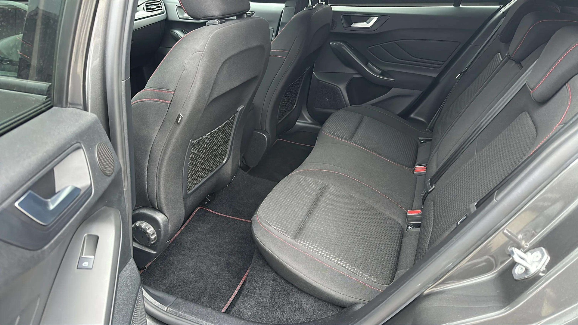 FORD Focus 1.0 MHEV ST-Line X Automat 155 PS mit AHK 3J Werksgarantie oder 100000km-image-13