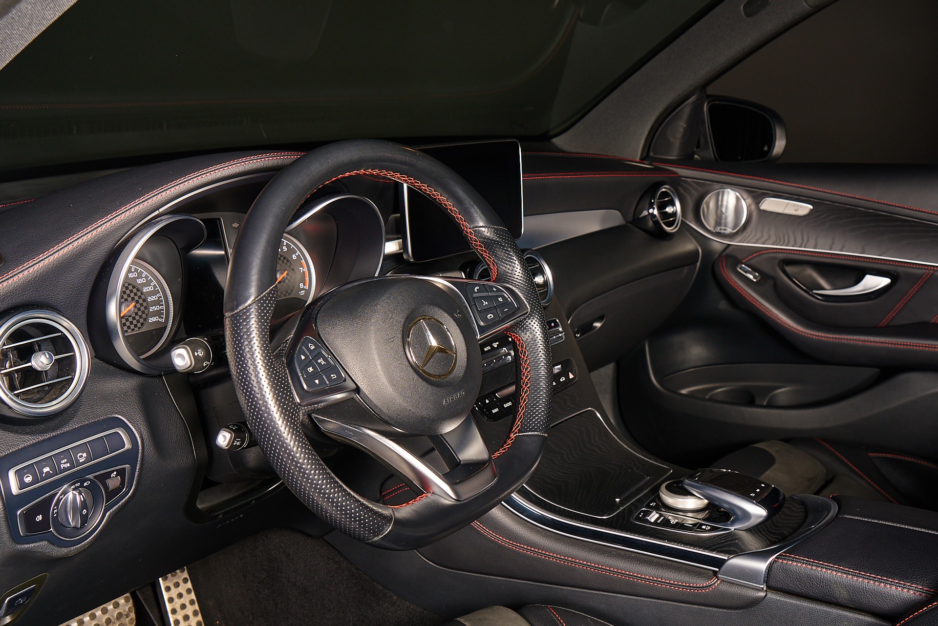 MERCEDES-BENZ GLC 43 AMG 4Matic 9G-Tronic-image-11