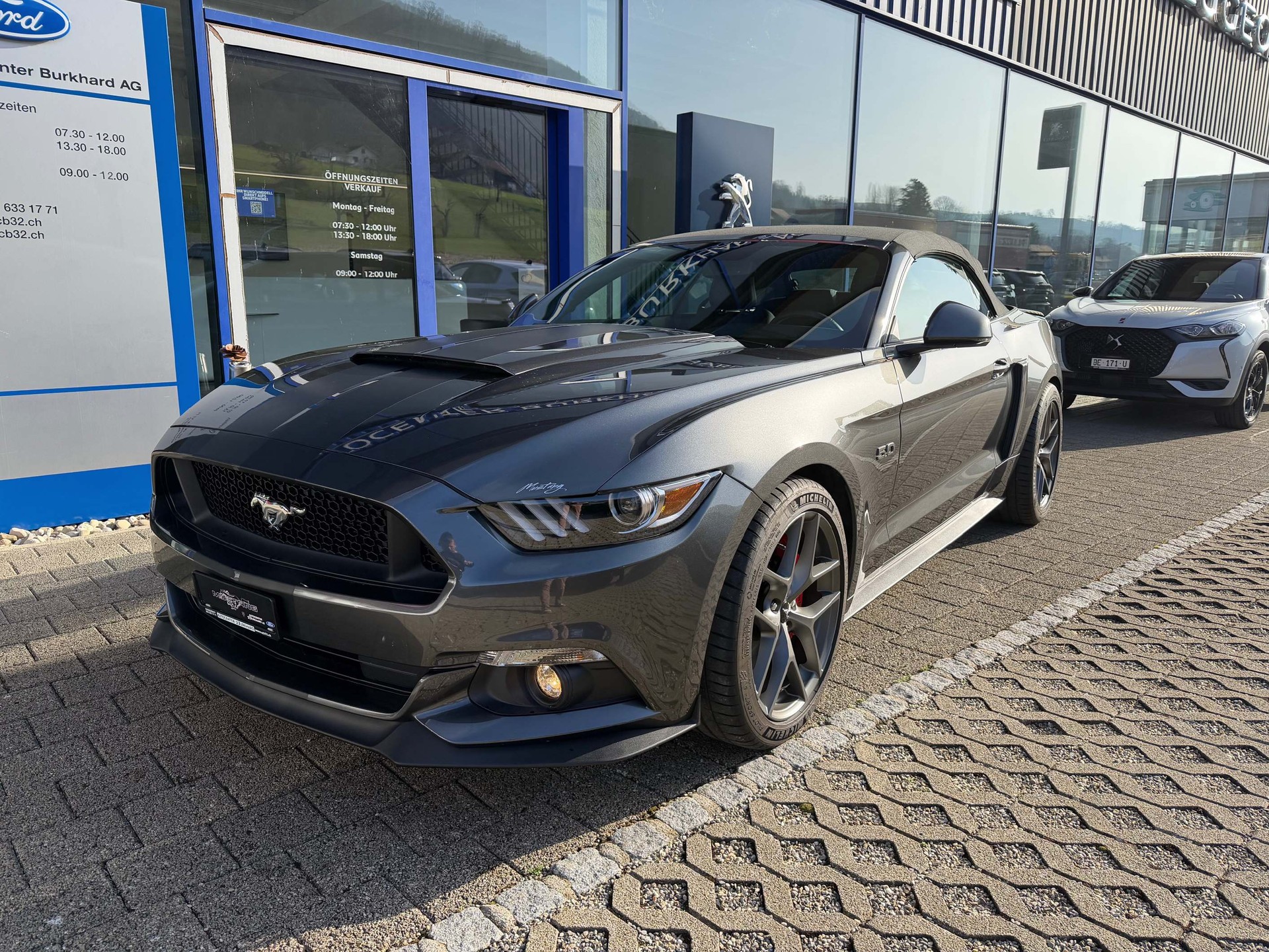 FORD Mustang Convertible 5.0 V8 GT-image-1