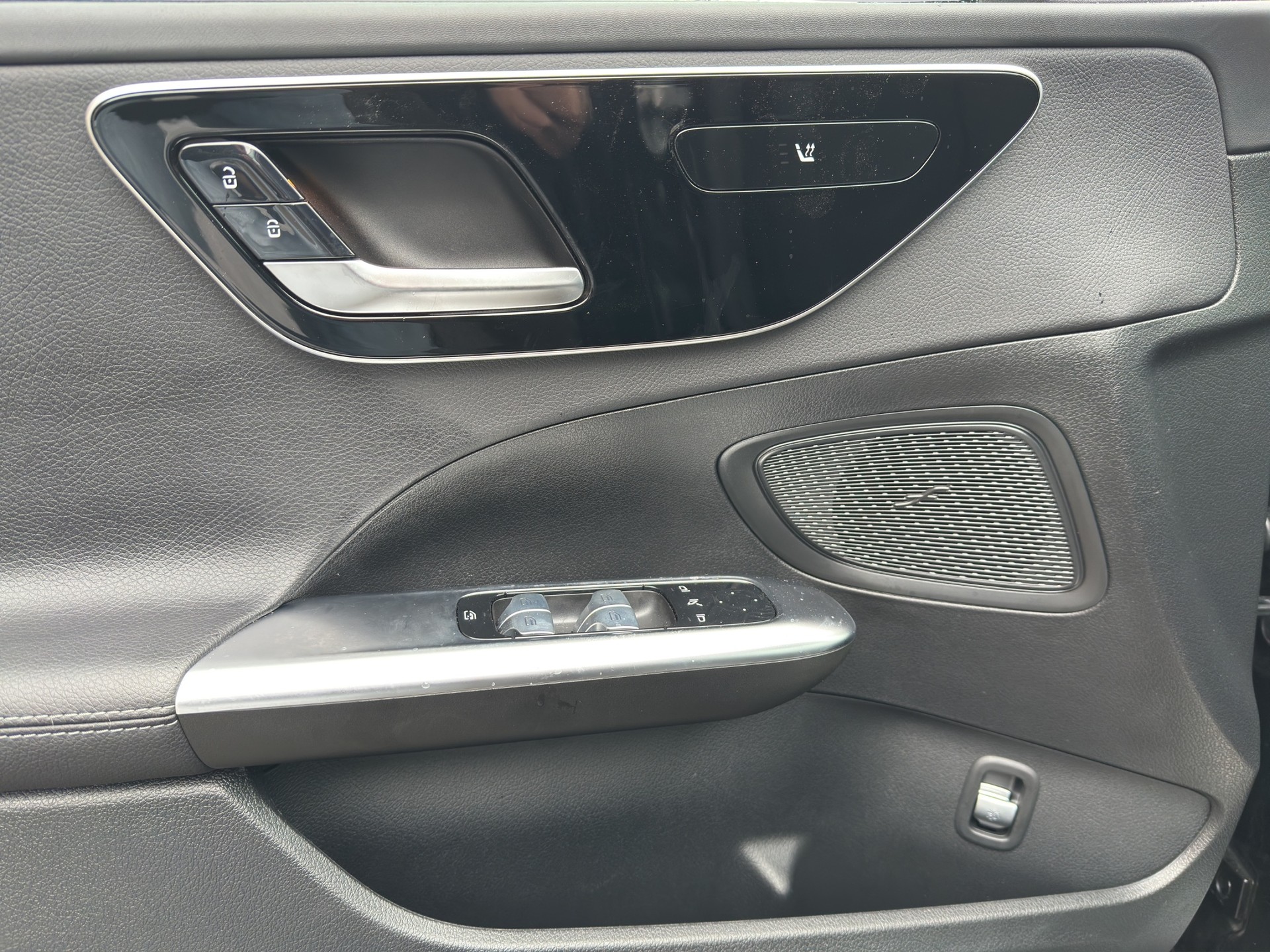 MERCEDES-BENZ C 220 d AMG-image-8