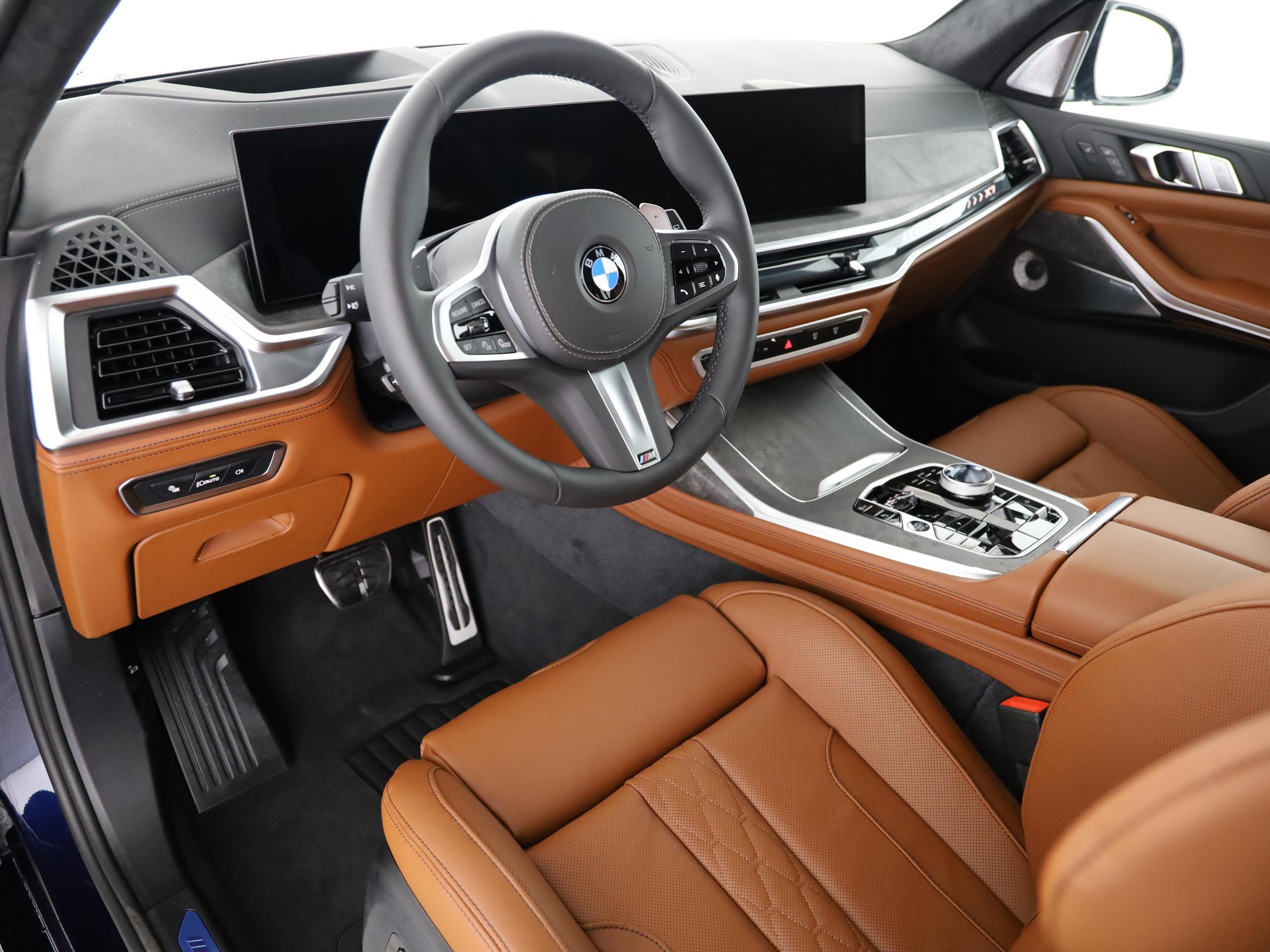 BMW X7 40i xDrive-image-11
