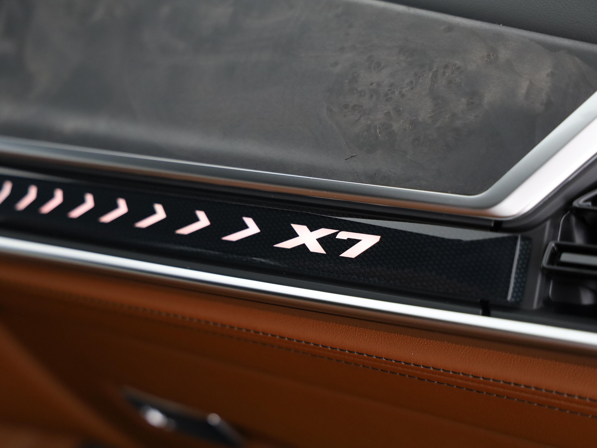 BMW X7 40i xDrive-image-12