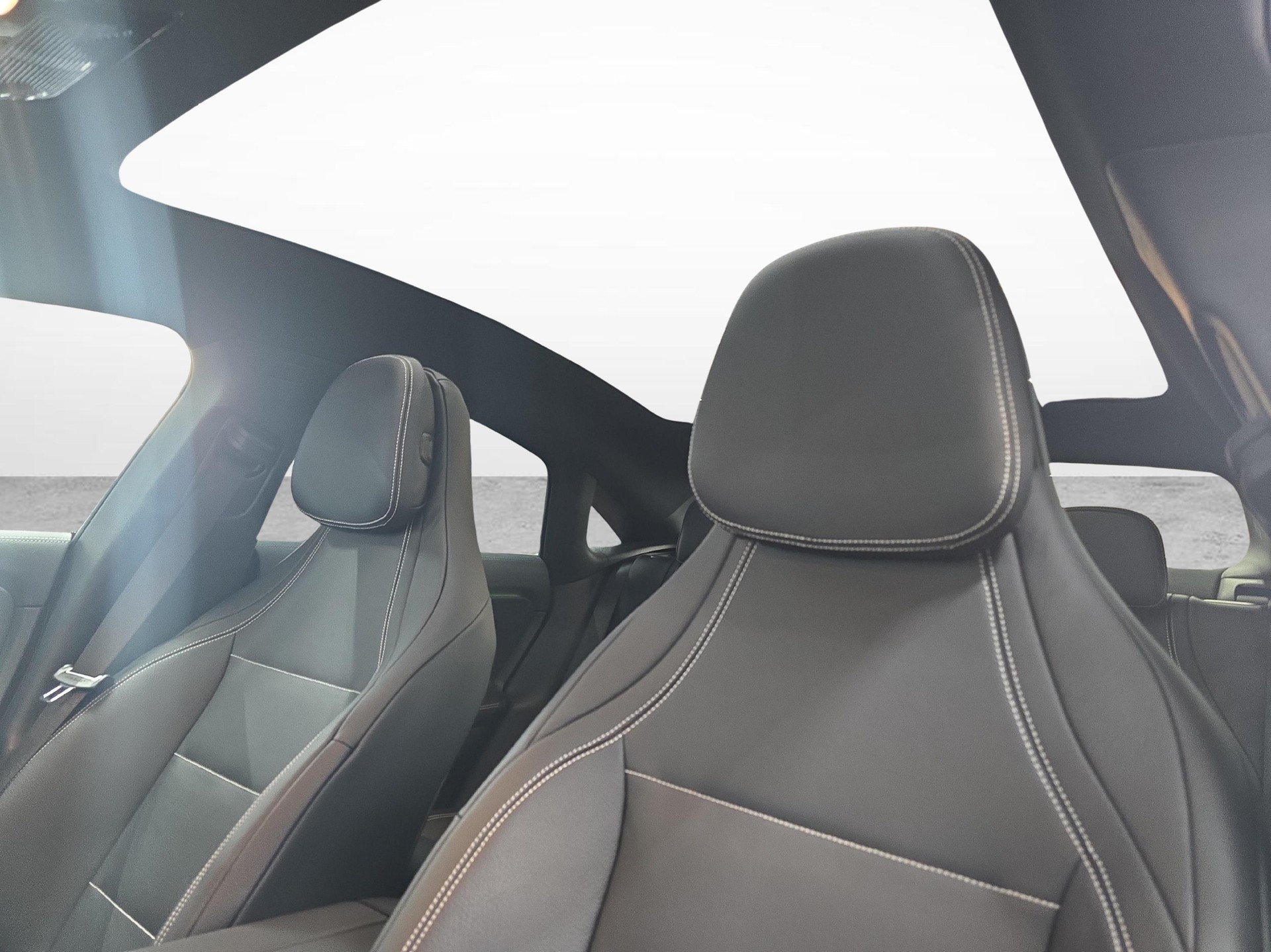 MERCEDES-BENZ CLA 350 4MATIC EQ Technology AMG Line-image-9