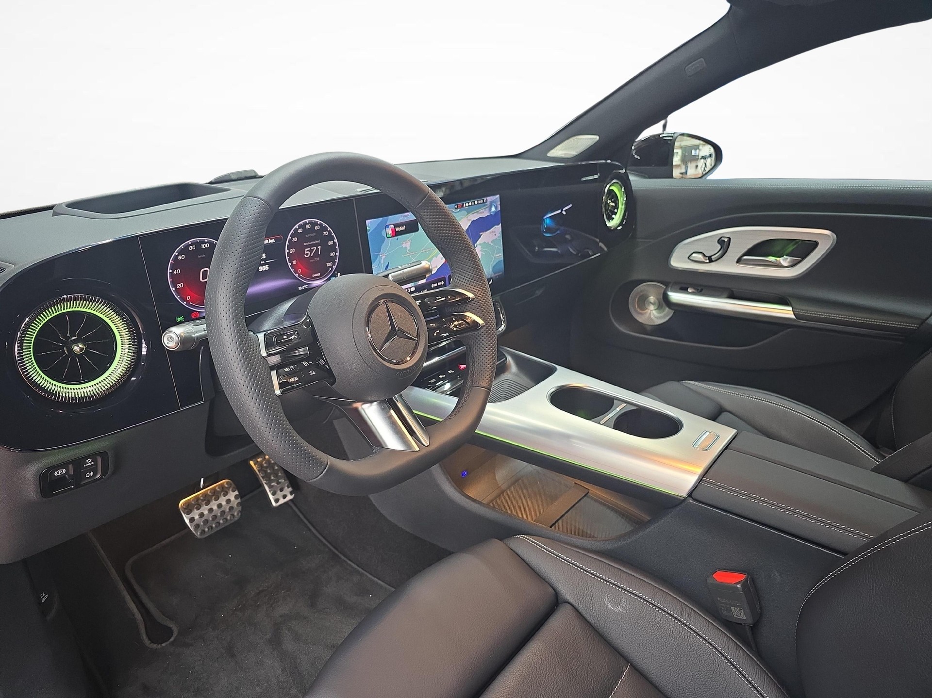 MERCEDES-BENZ CLA 350 4MATIC EQ Technology AMG Line-image-4