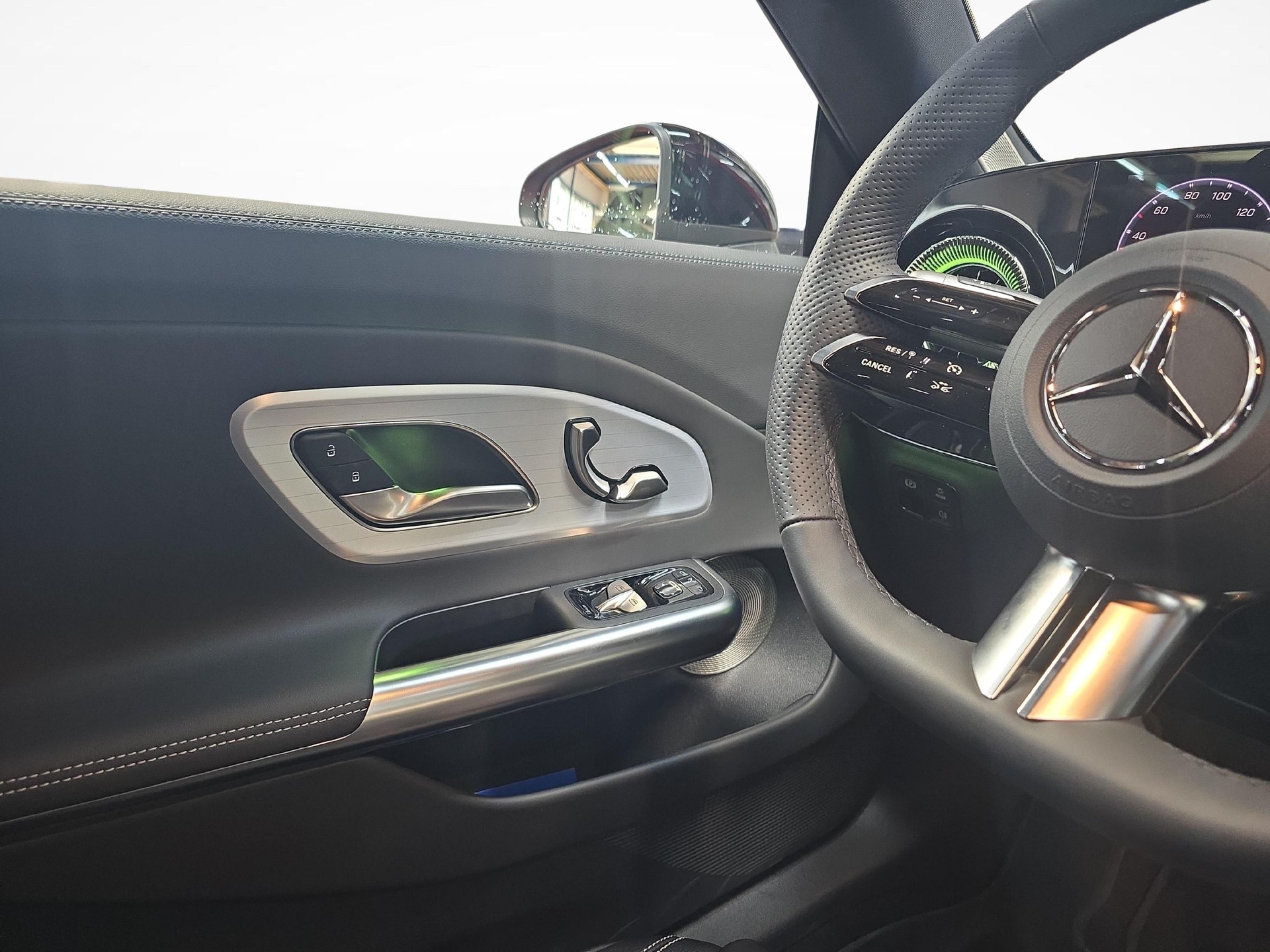 MERCEDES-BENZ CLA 350 4MATIC EQ Technology AMG Line-image-7