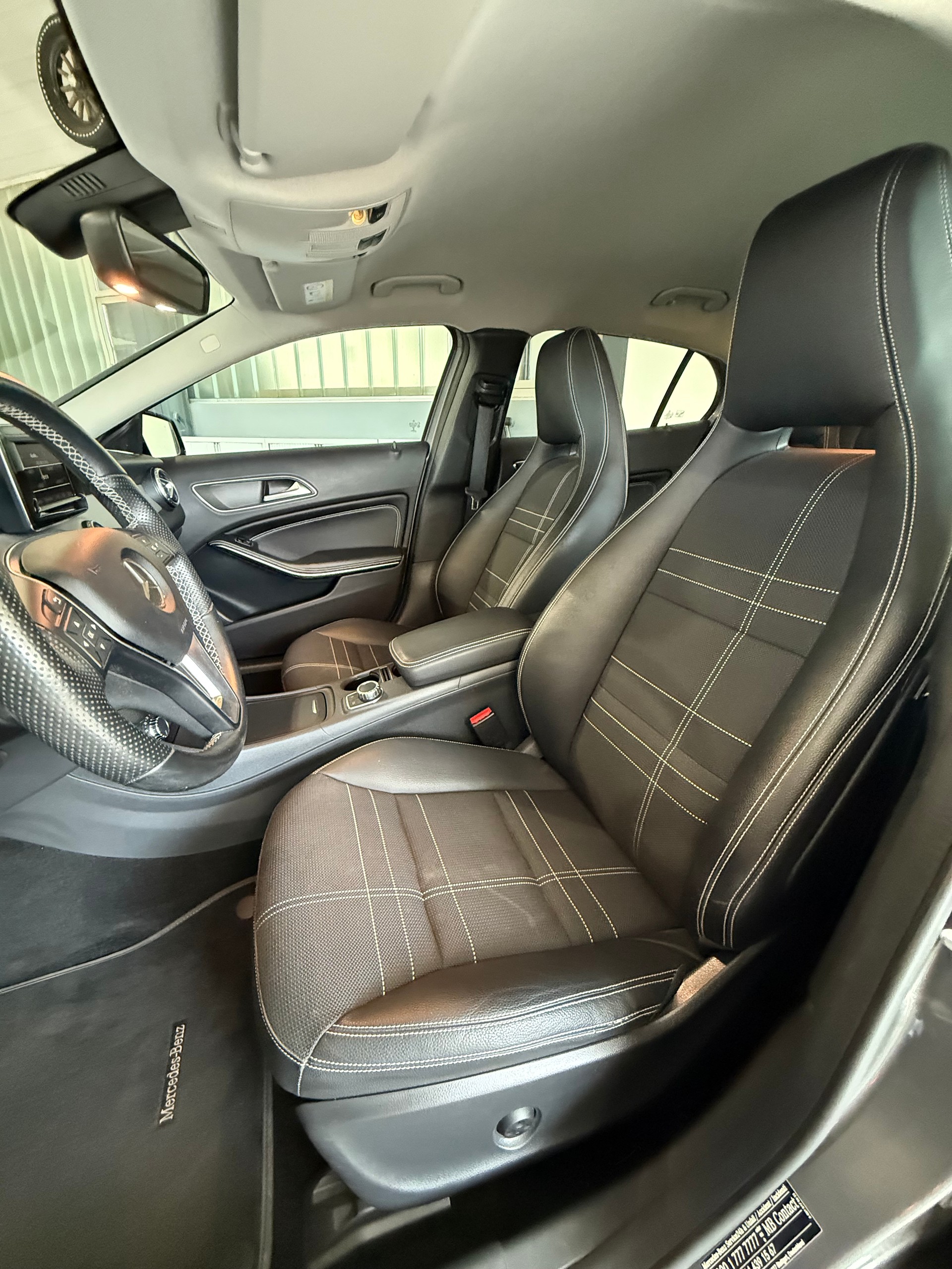 MERCEDES-BENZ GLA 200 Night Star 7G-DCT-image-5