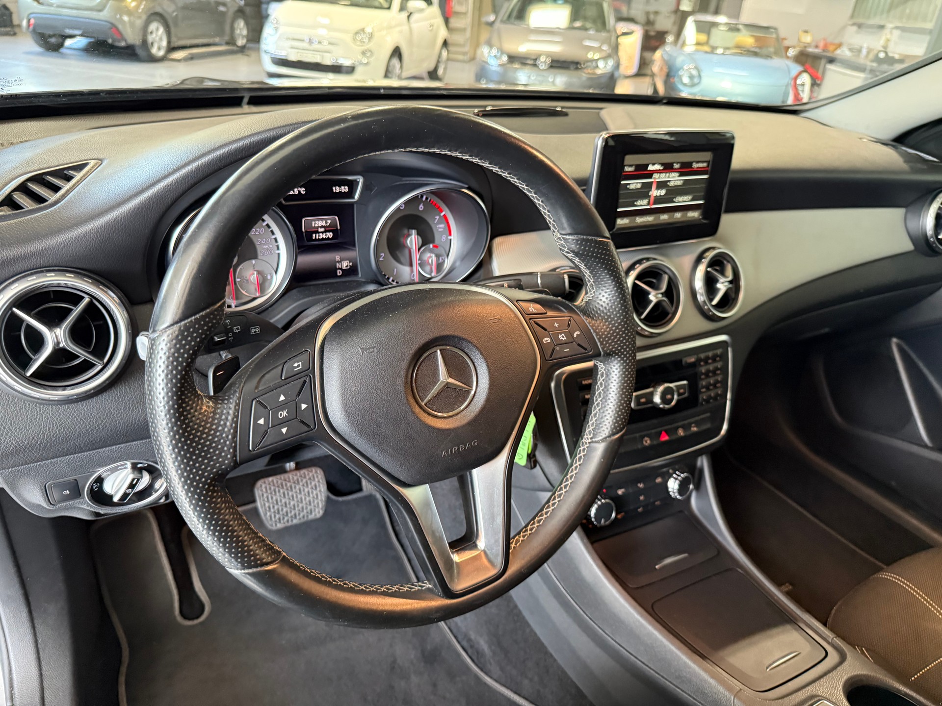 MERCEDES-BENZ GLA 200 Night Star 7G-DCT-image-8