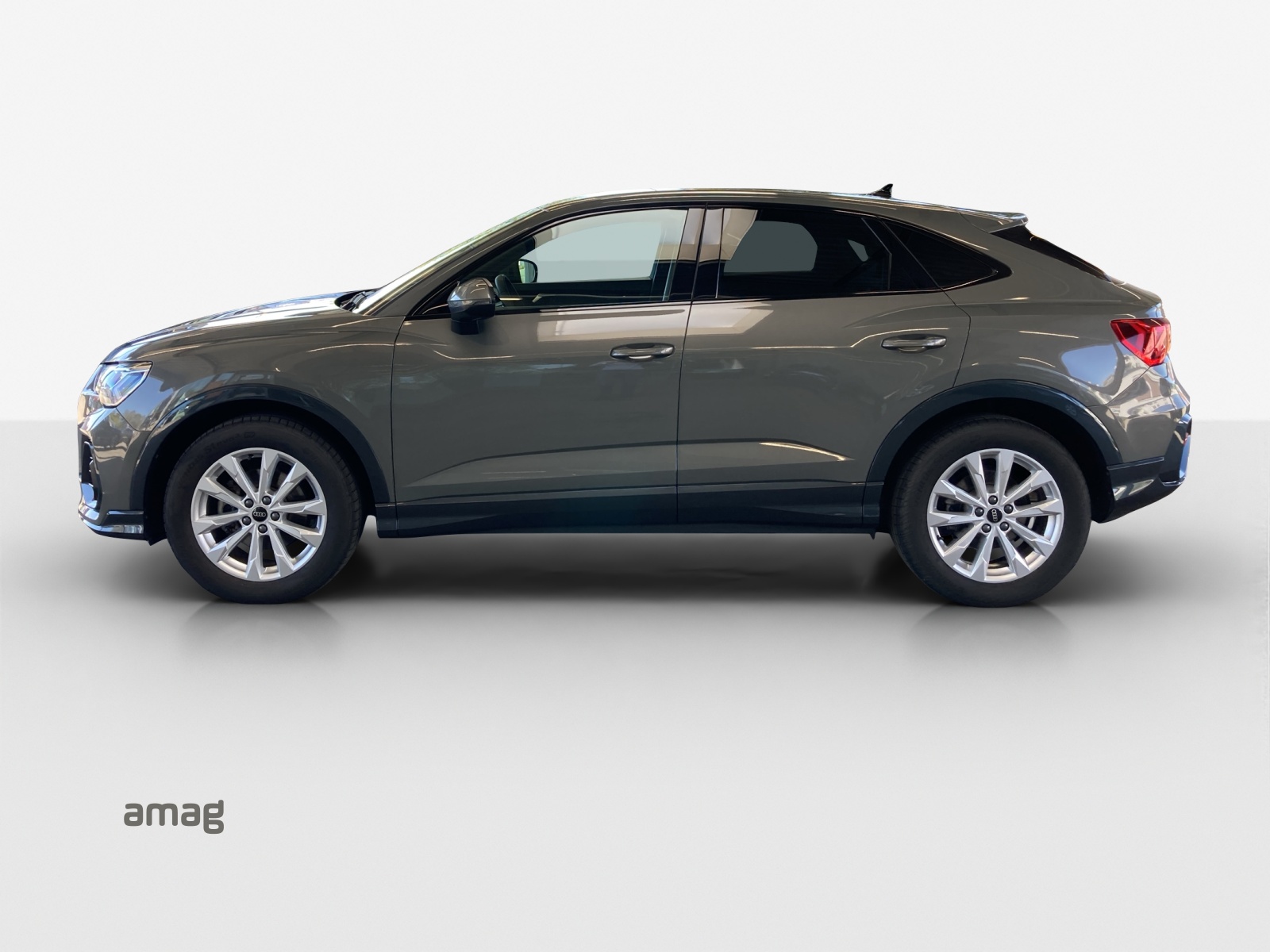 AUDI Q3 Sportback 35 TFSI Attraction S-tronic-image-1