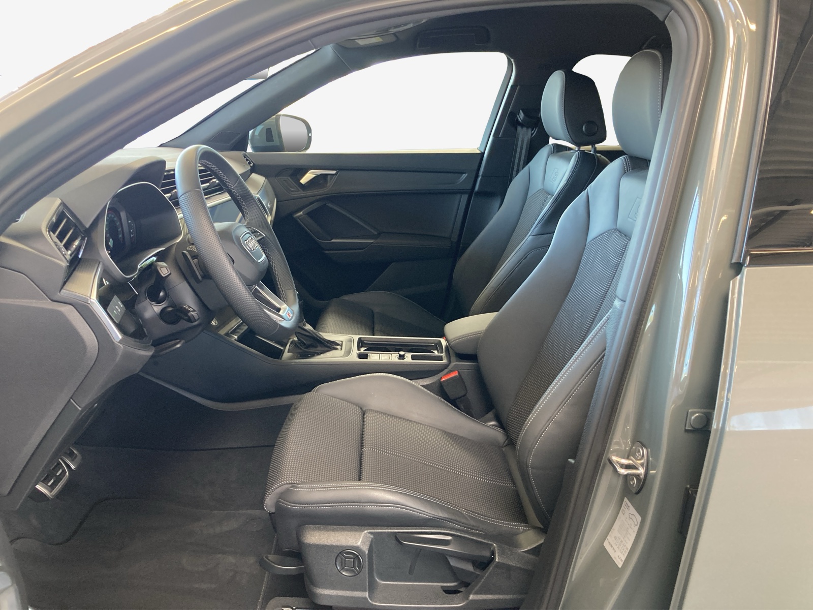 AUDI Q3 Sportback 35 TFSI Attraction S-tronic-image-7