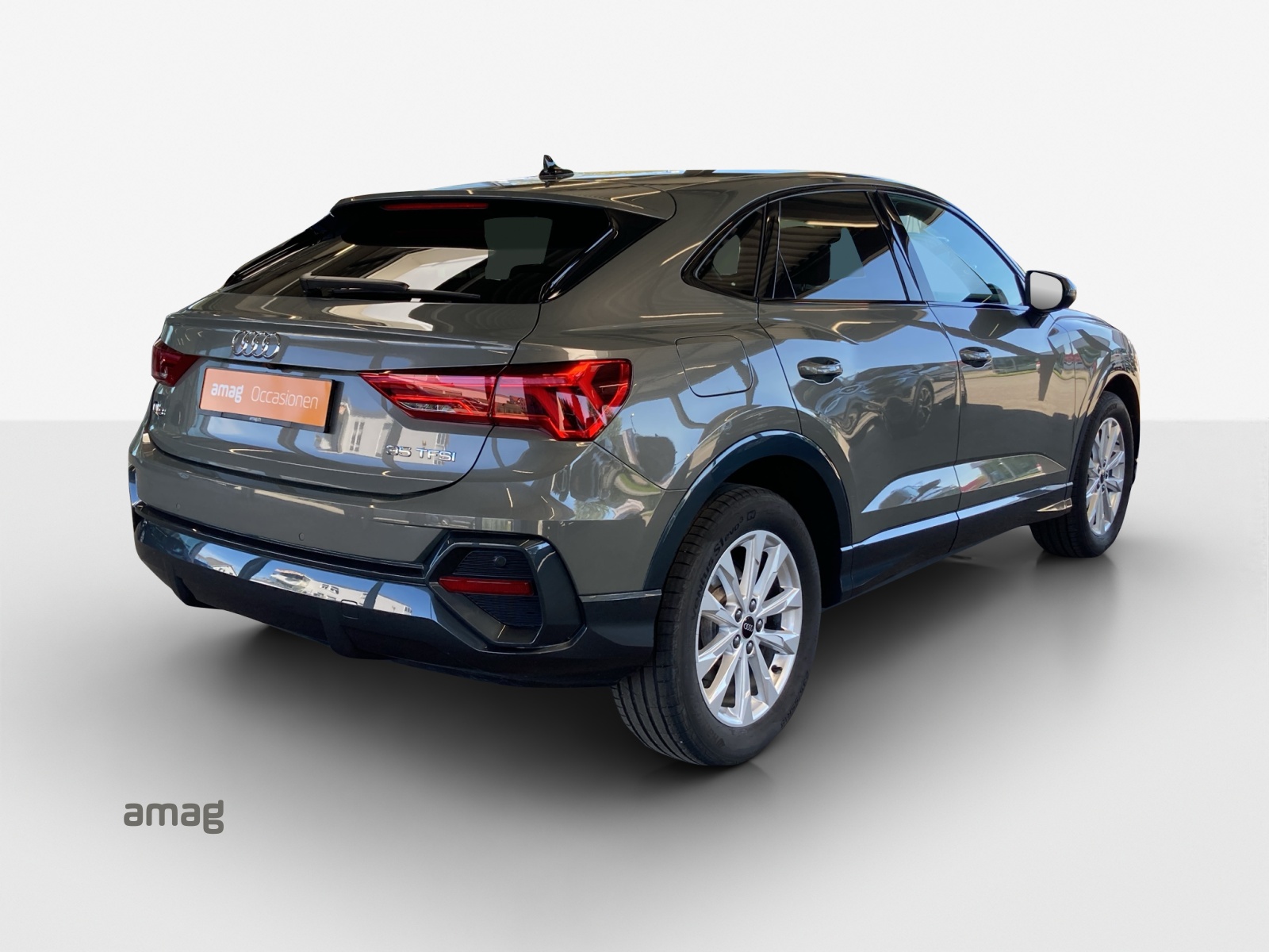 AUDI Q3 Sportback 35 TFSI Attraction S-tronic-image-4