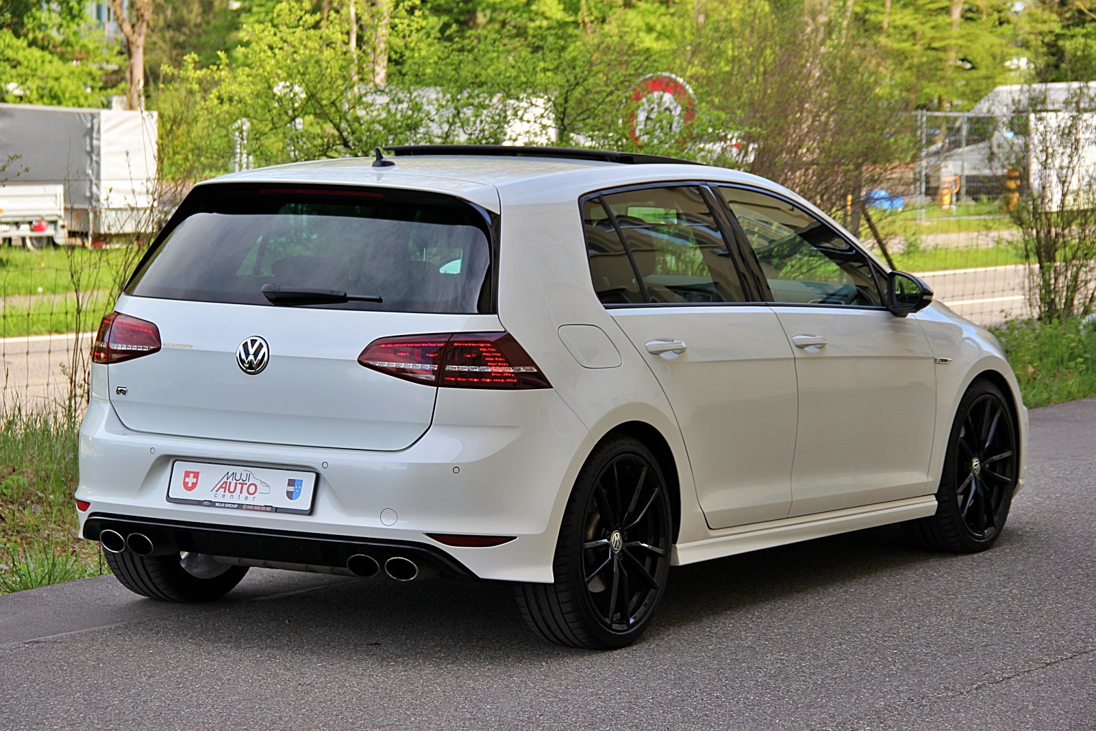 VW Golf 2.0 TSI R 4Motion DSG-image-4