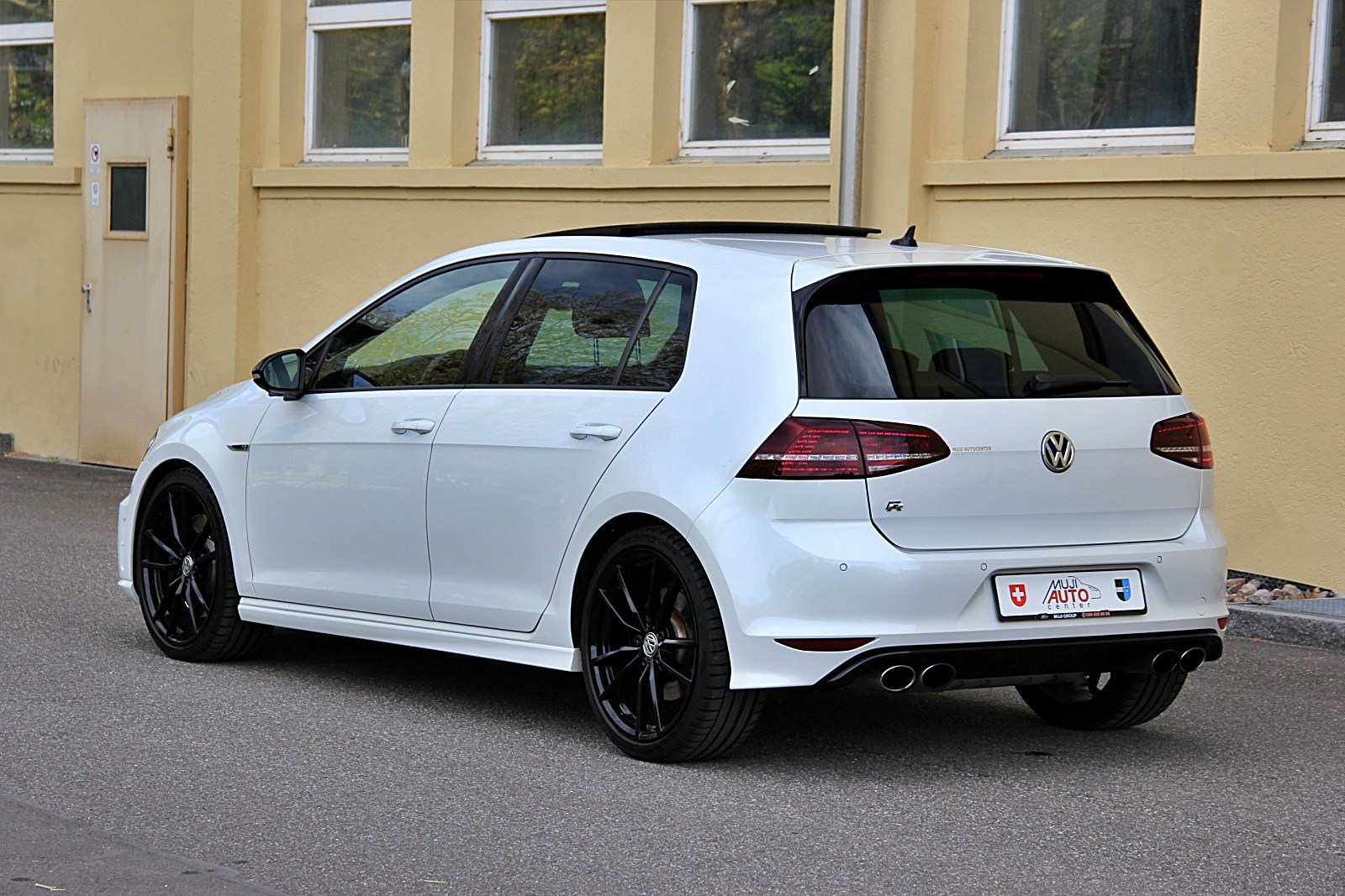 VW Golf 2.0 TSI R 4Motion DSG-image-2
