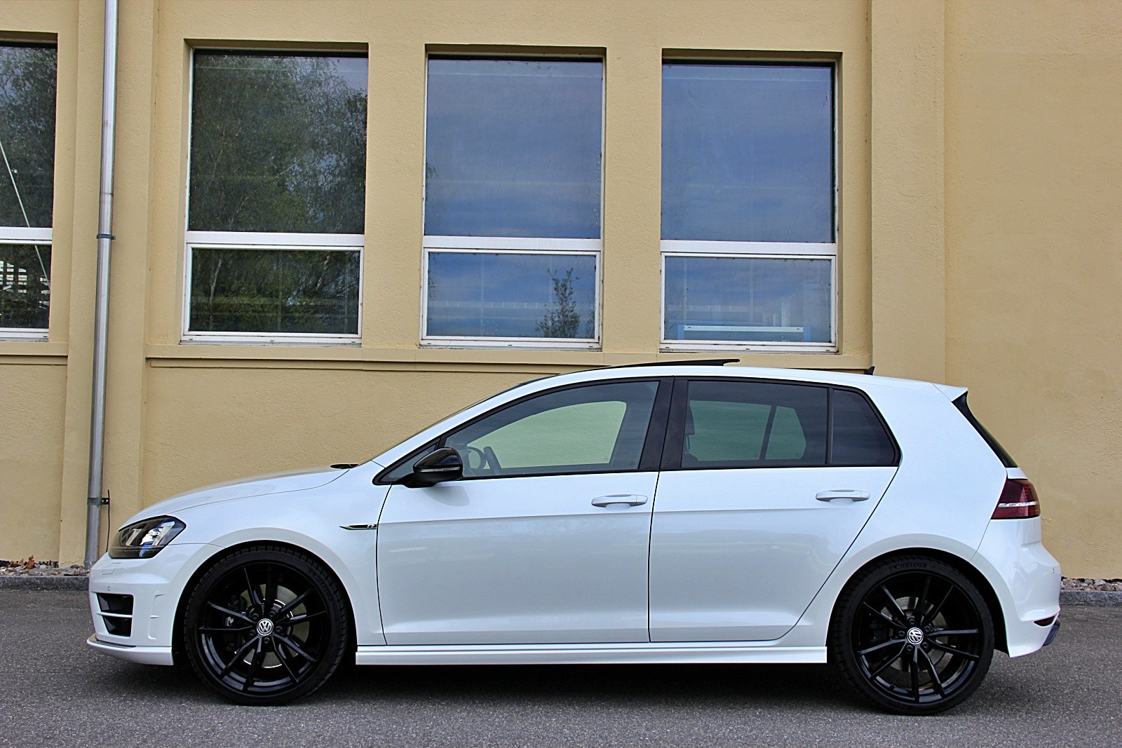 VW Golf 2.0 TSI R 4Motion DSG-image-1