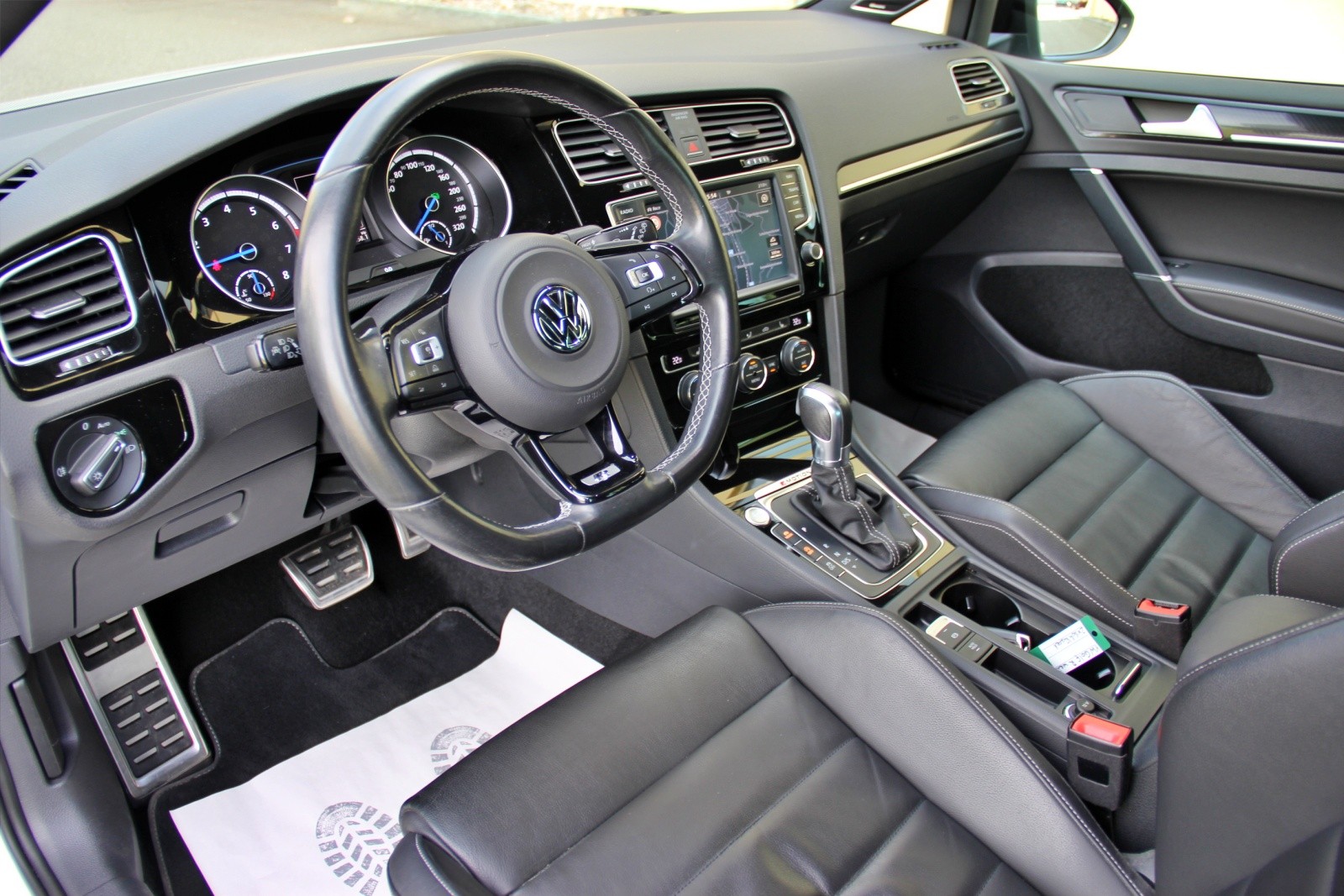VW Golf 2.0 TSI R 4Motion DSG-image-8
