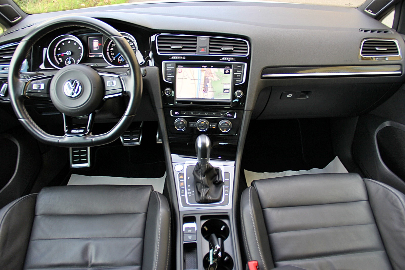 VW Golf 2.0 TSI R 4Motion DSG-image-10