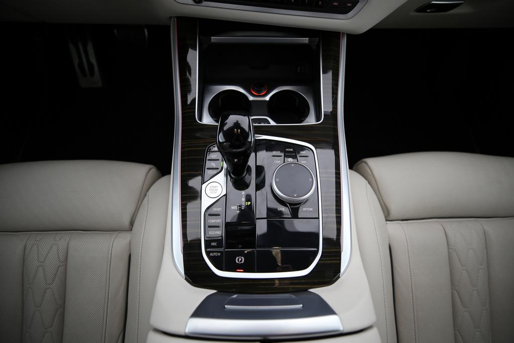 BMW X5 M50i xDrive-image-9