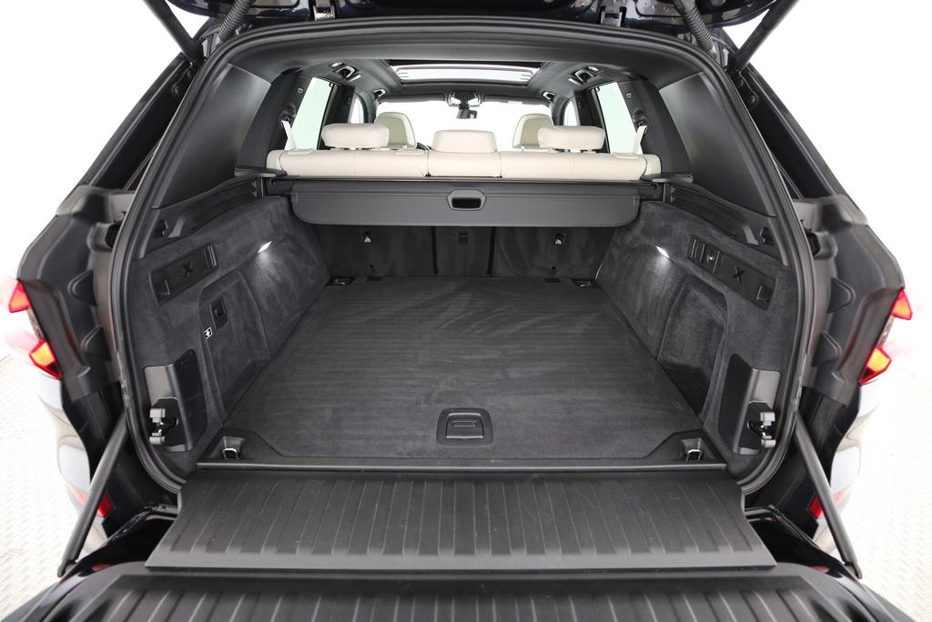 BMW X5 M50i xDrive-image-15