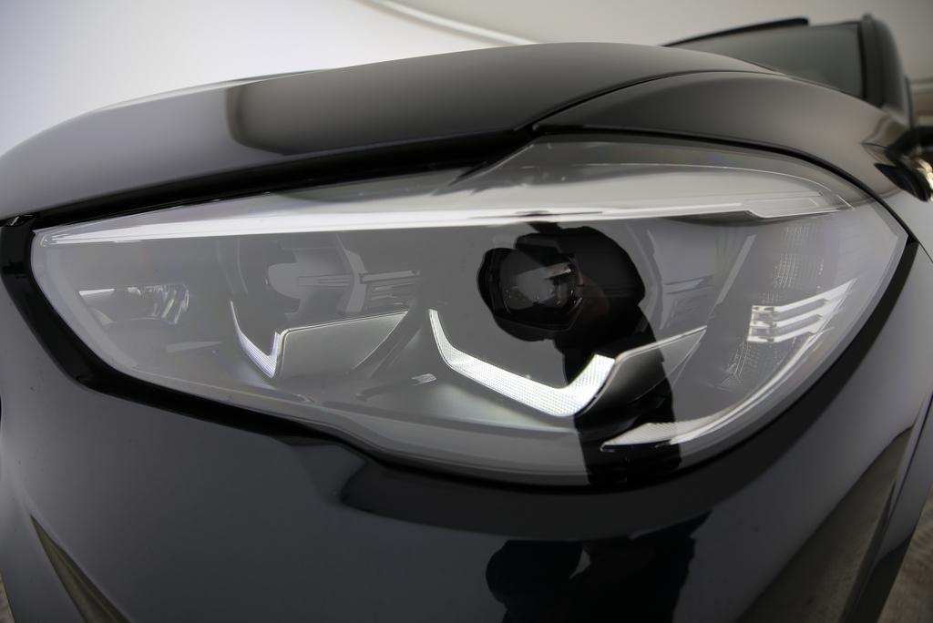 BMW X5 M50i xDrive-image-16