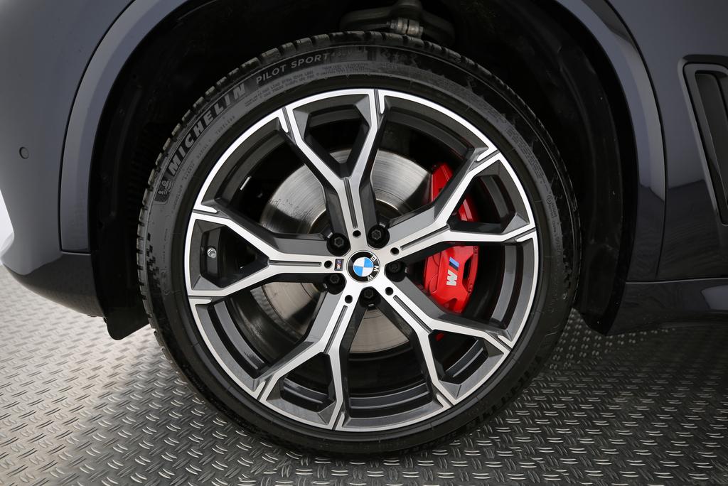 BMW X5 M50i xDrive-image-19