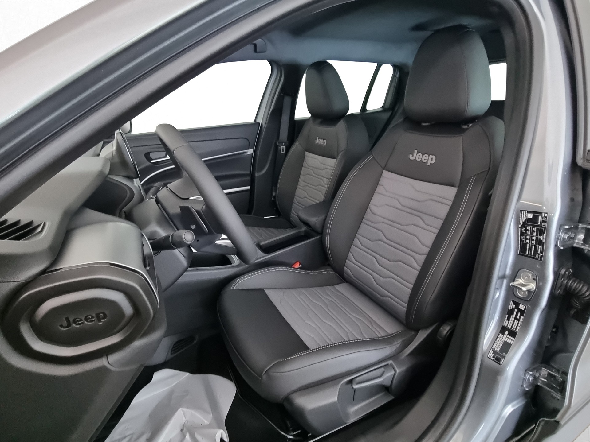 JEEP Avenger 1.2 MHEV Upland 4xe-image-5