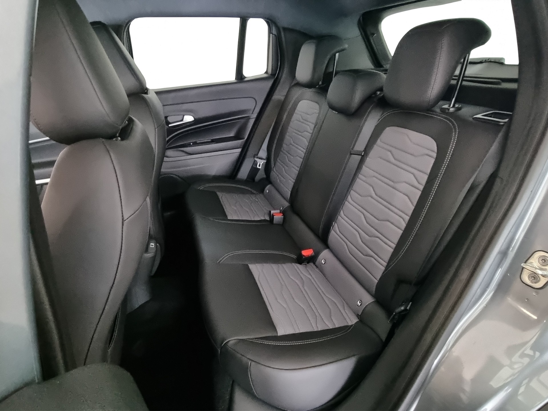 JEEP Avenger 1.2 MHEV Upland 4xe-image-6
