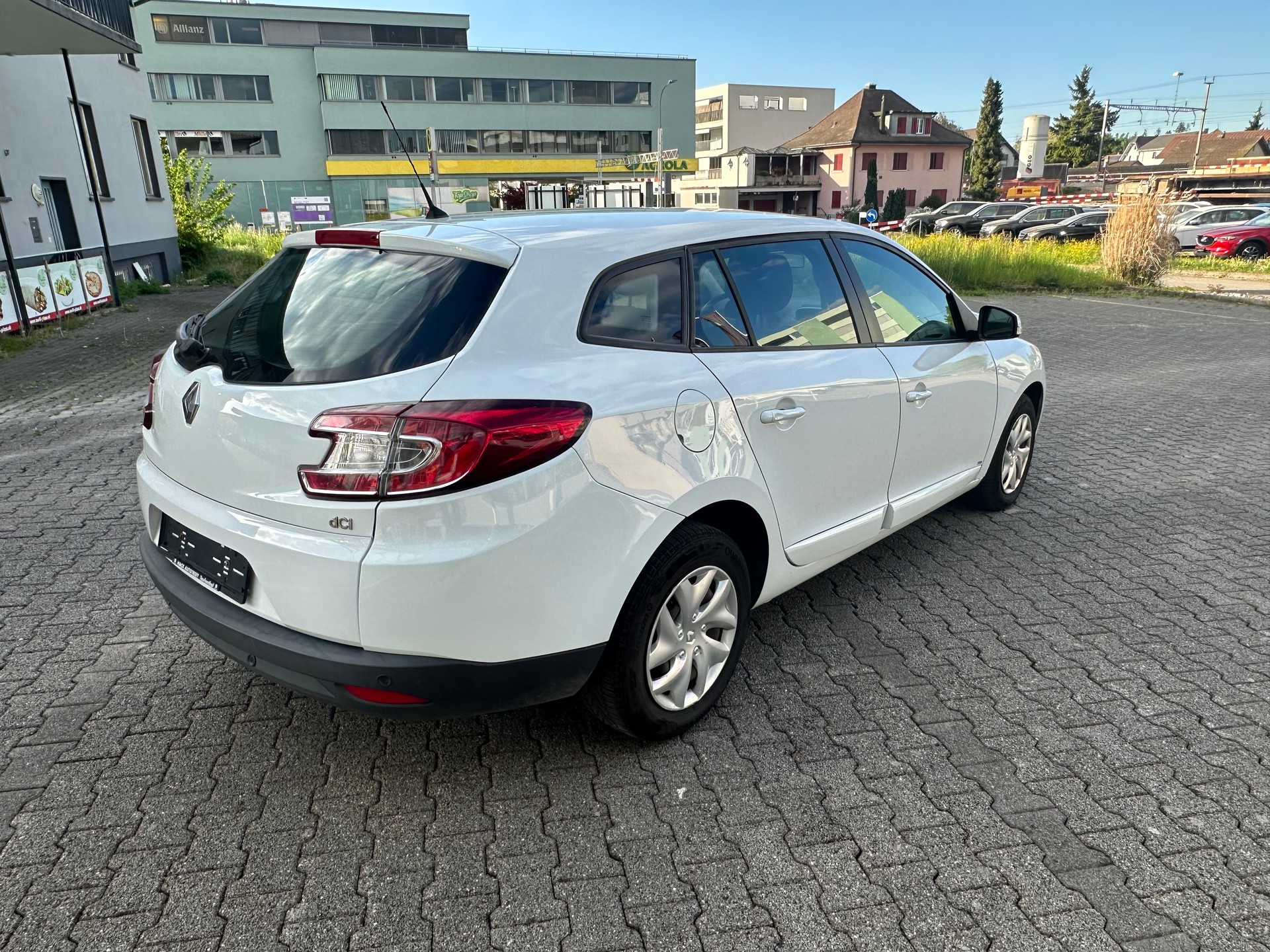 RENAULT Mégane Grandtour 1.5 dCi Dynamique EDC-image-4