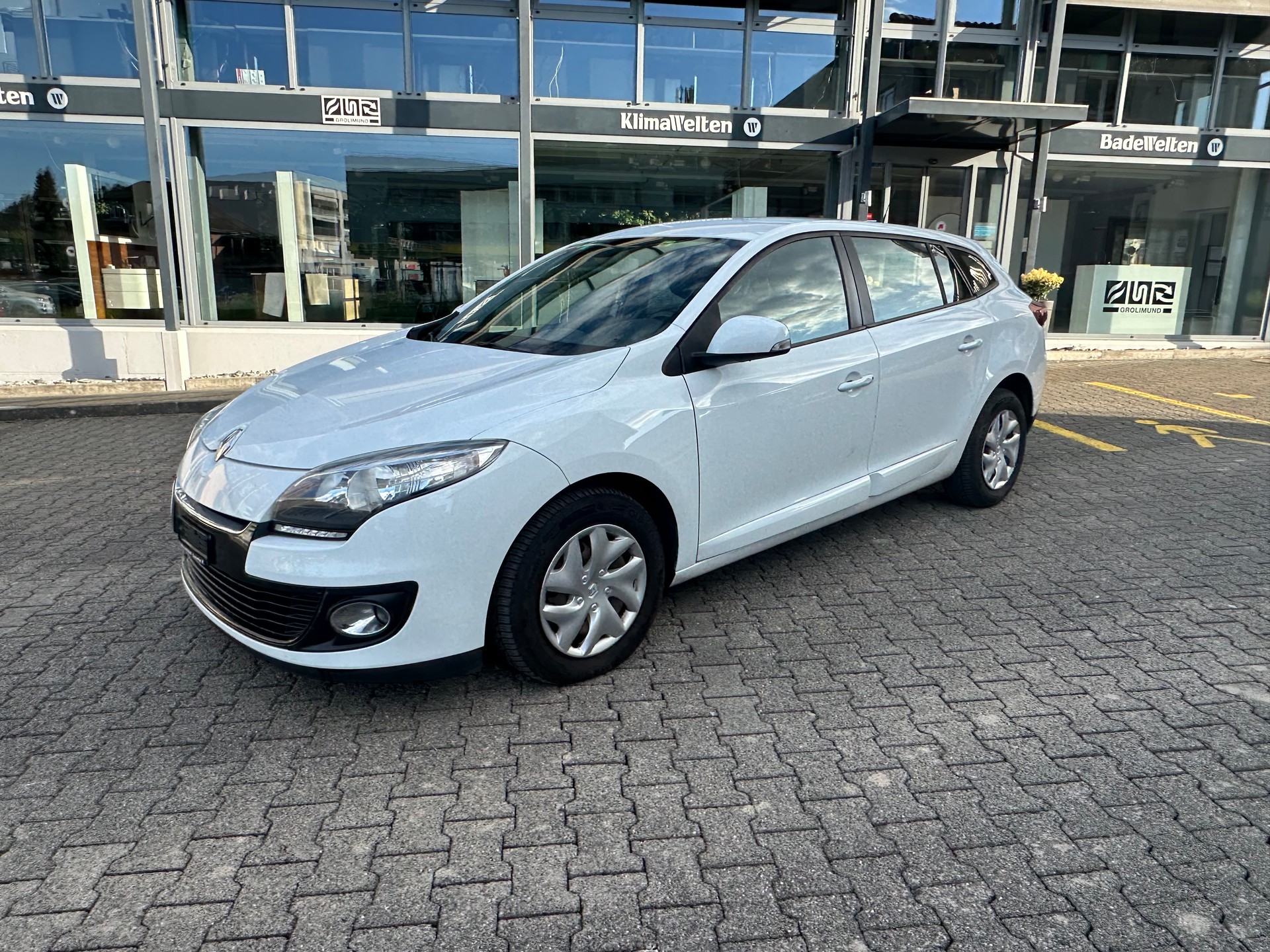 RENAULT Mégane Grandtour 1.5 dCi Dynamique EDC-image-1