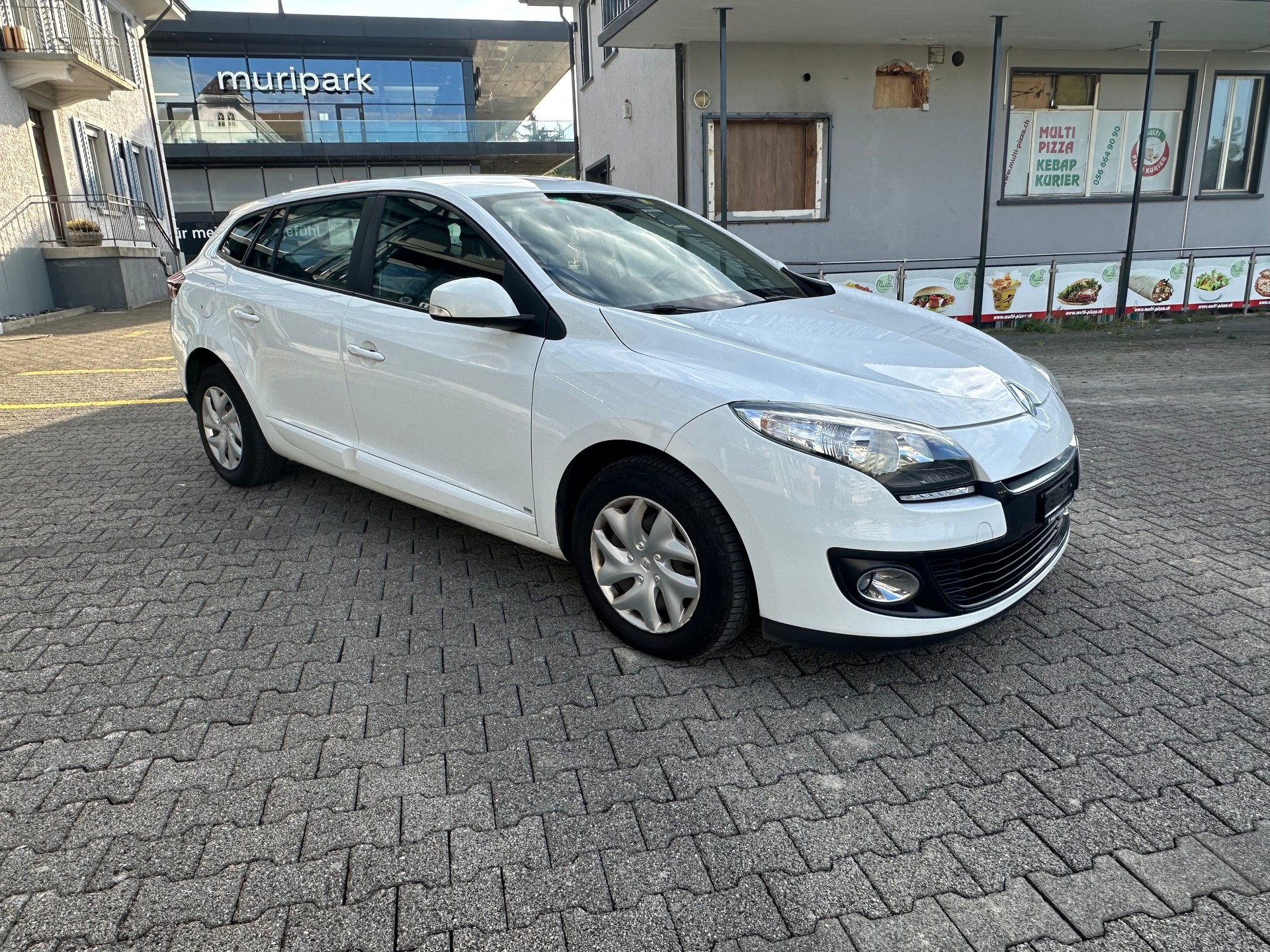 RENAULT Mégane Grandtour 1.5 dCi Dynamique EDC-image-5