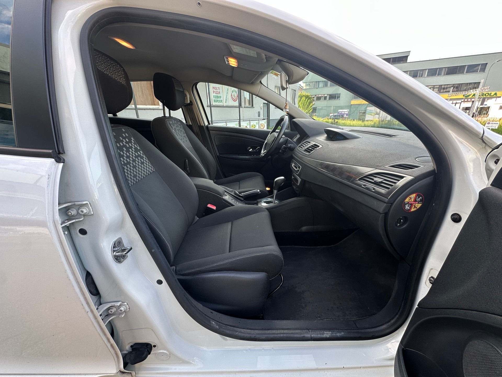 RENAULT Mégane Grandtour 1.5 dCi Dynamique EDC-image-6