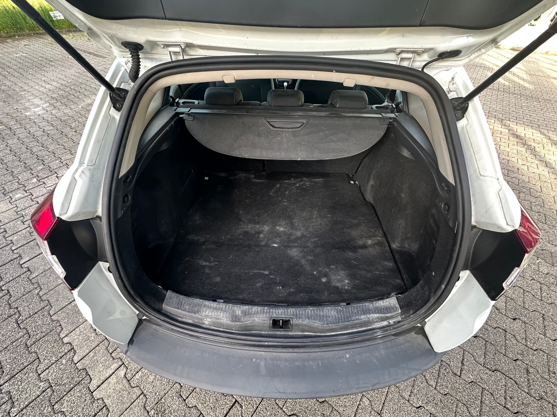 RENAULT Mégane Grandtour 1.5 dCi Dynamique EDC-image-9