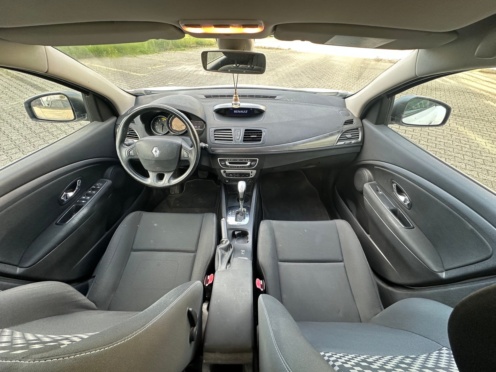 RENAULT Mégane Grandtour 1.5 dCi Dynamique EDC-image-8