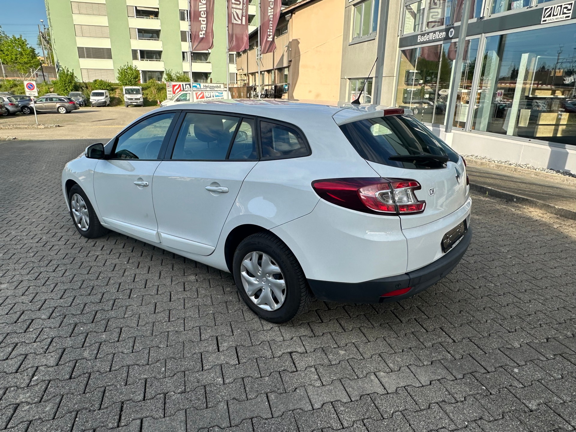 RENAULT Mégane Grandtour 1.5 dCi Dynamique EDC-image-2