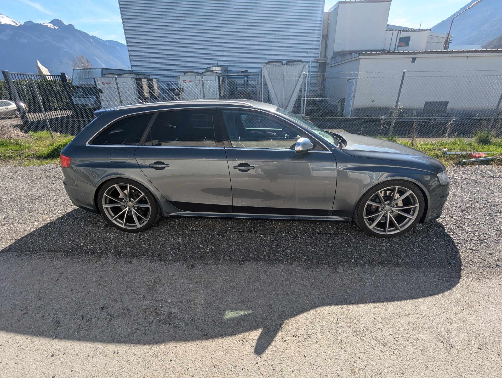 AUDI 4.2 V8 FSI quattro S-Tronic-image-2