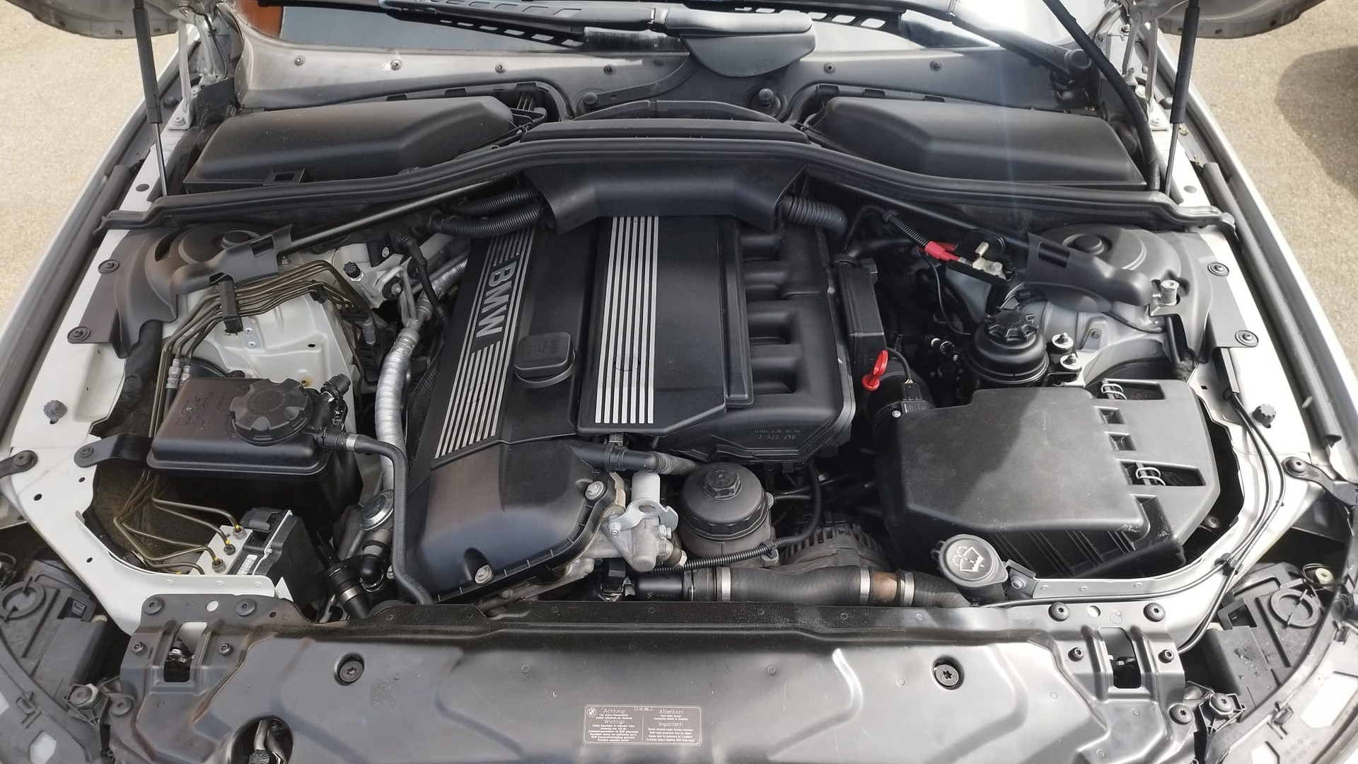 BMW 525i-image-13