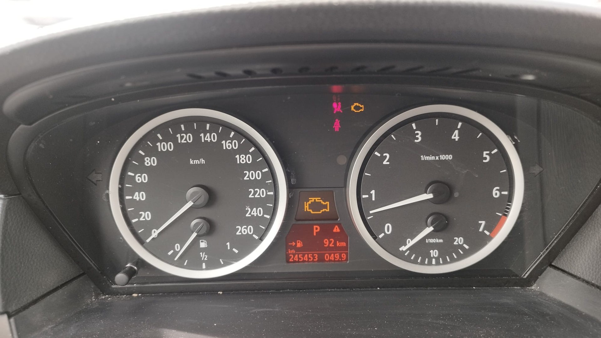 BMW 525i-image-8