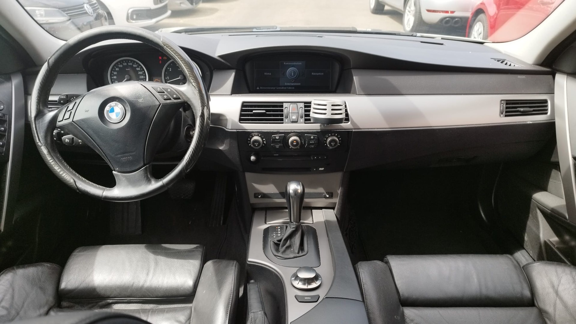 BMW 525i-image-10
