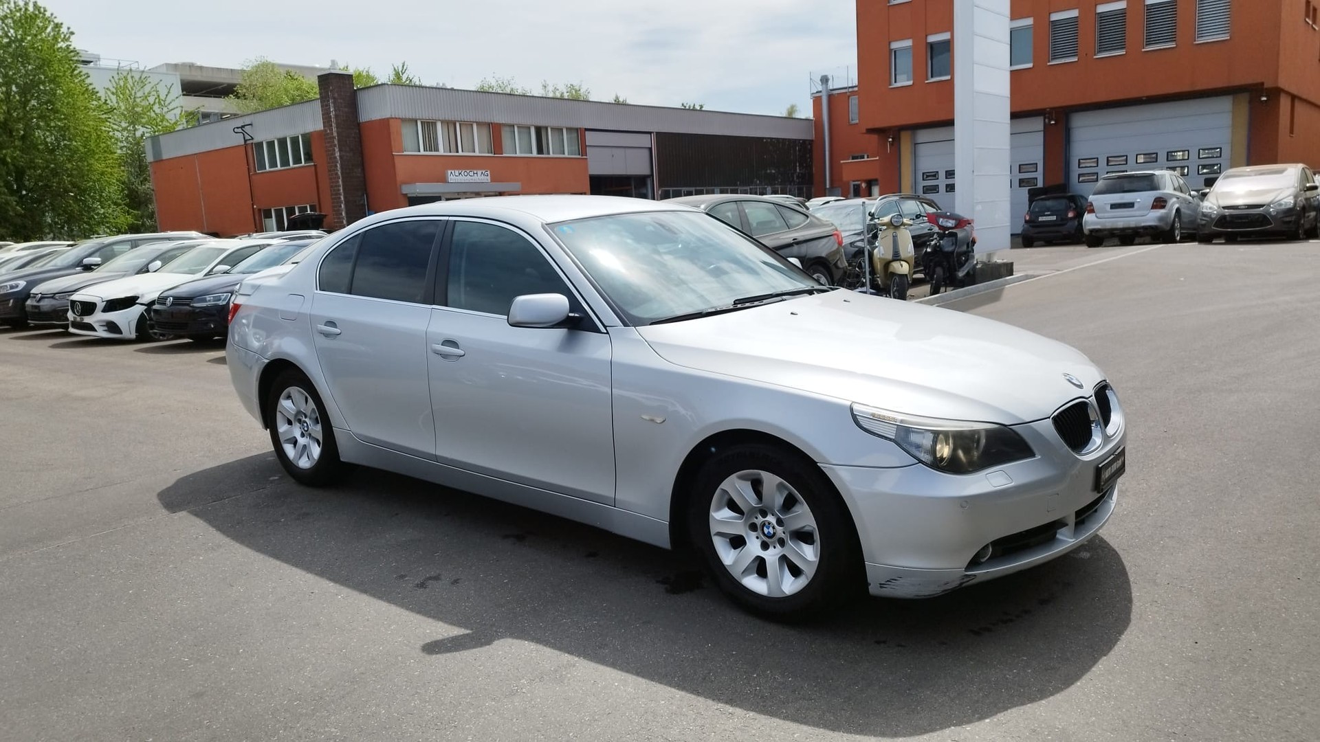 BMW 525i-image-6