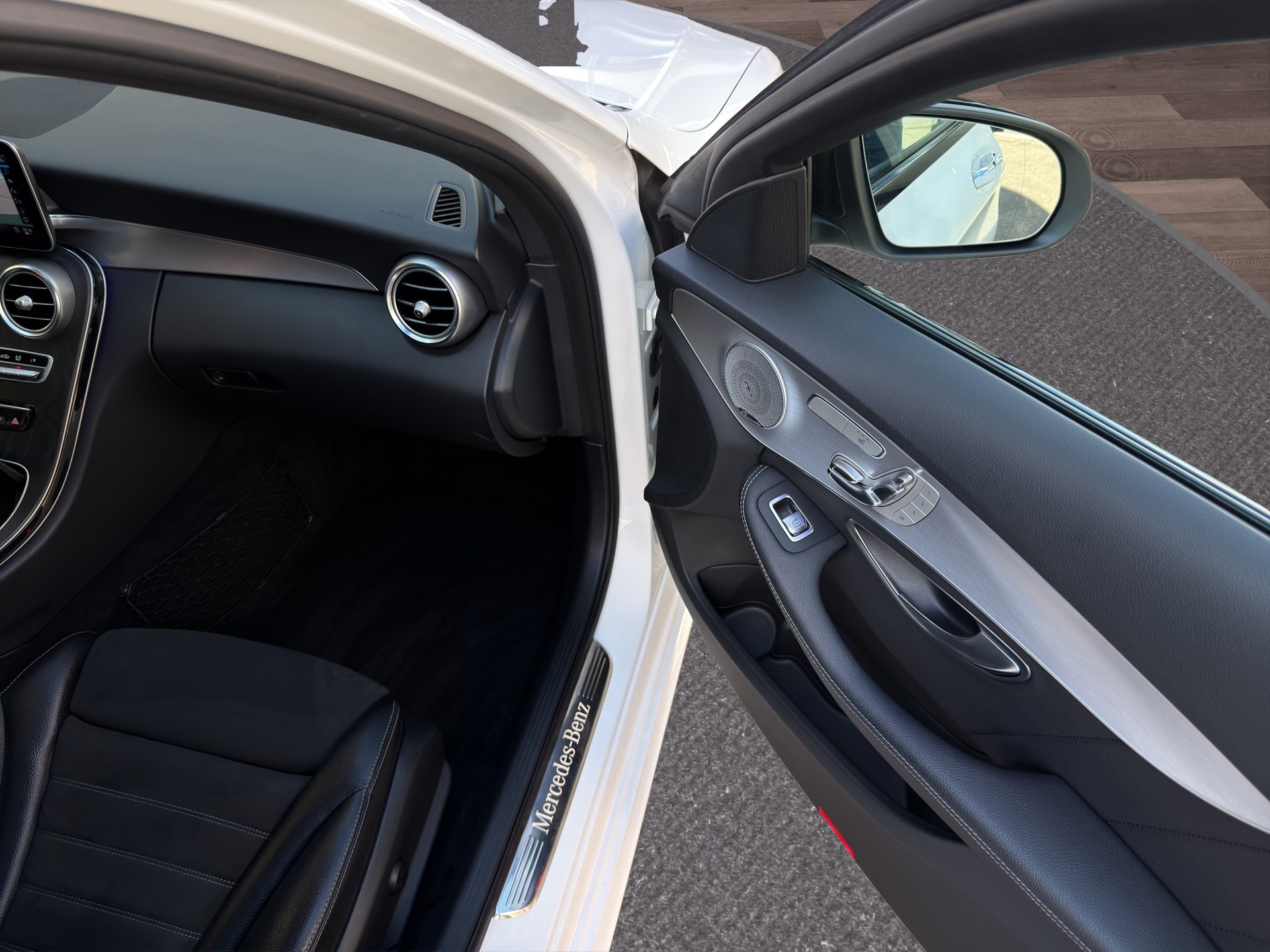 MERCEDES-BENZ C 200 Swiss Star AMG Line 4M 9G-Tronic-image-20