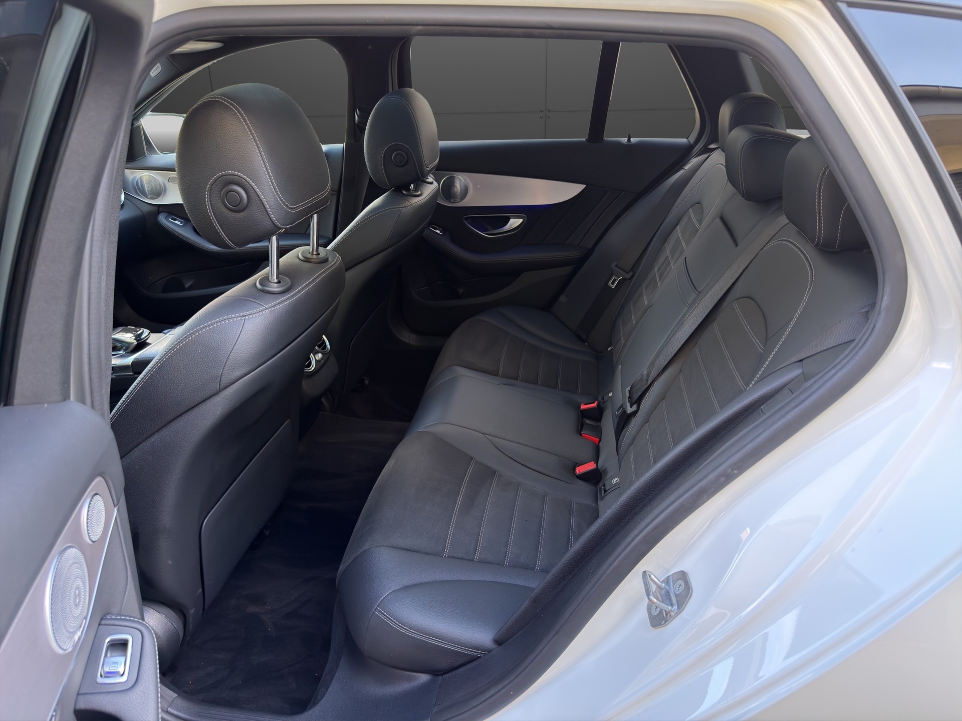 MERCEDES-BENZ C 200 Swiss Star AMG Line 4M 9G-Tronic-image-22