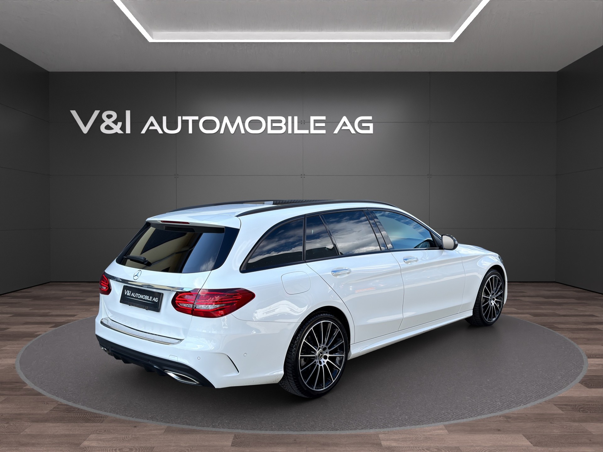 MERCEDES-BENZ C 200 Swiss Star AMG Line 4M 9G-Tronic-image-4