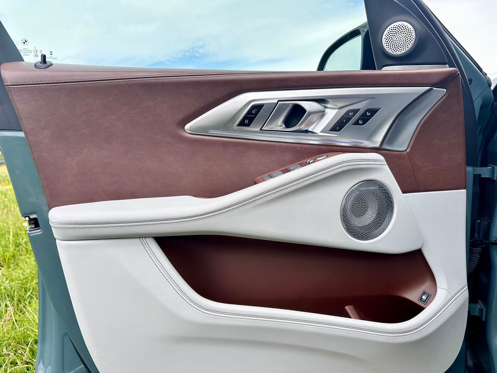BMW XM xDrive PHEV Steptronic-image-12