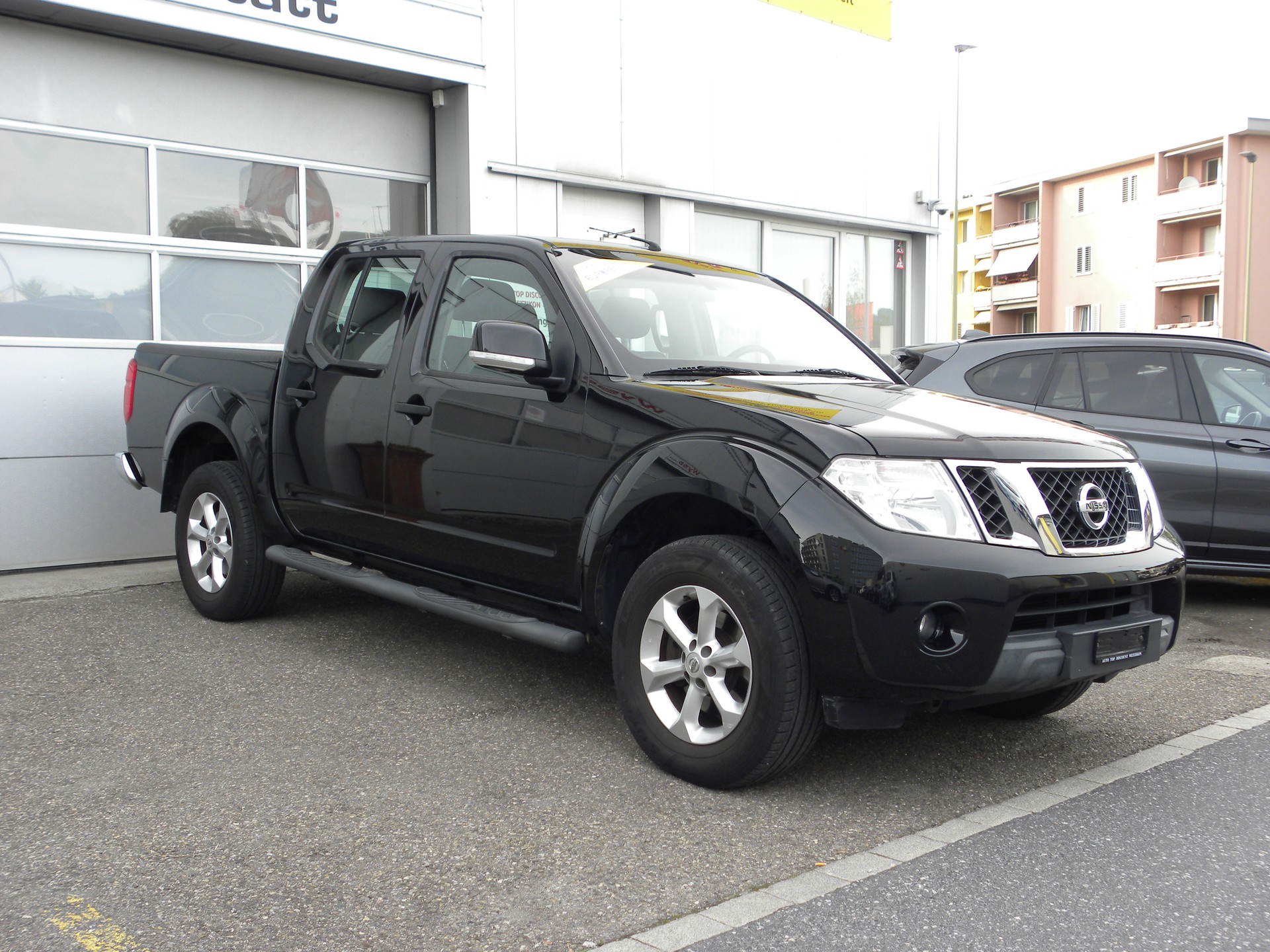 NISSAN Navara Double Cab LE 2.5 dCi 4WD LB Automat-image-1