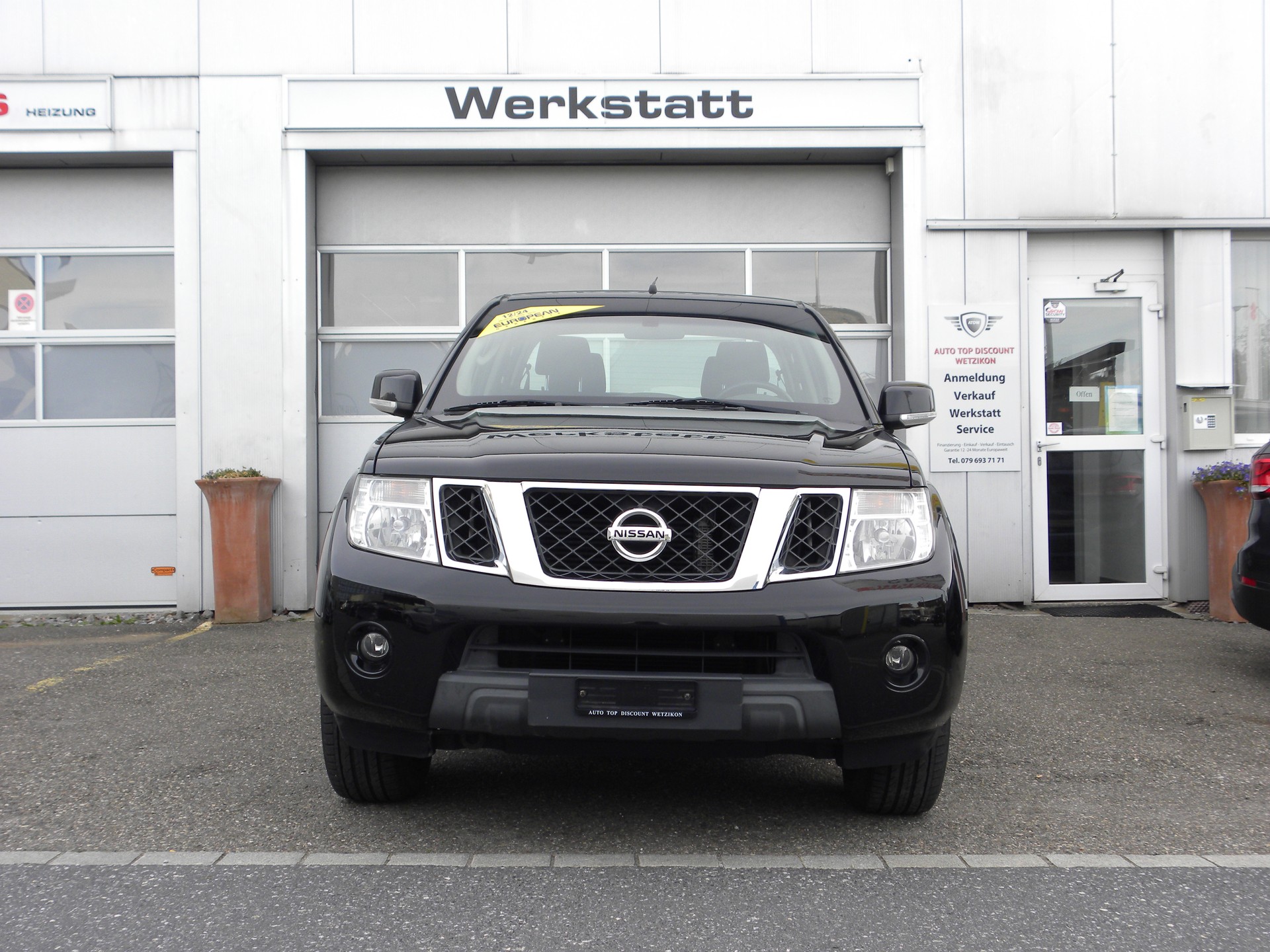 NISSAN Navara Double Cab LE 2.5 dCi 4WD LB Automat-image-0