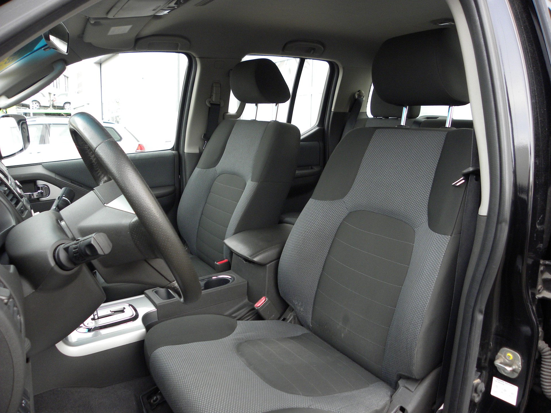 NISSAN Navara Double Cab LE 2.5 dCi 4WD LB Automat-image-8