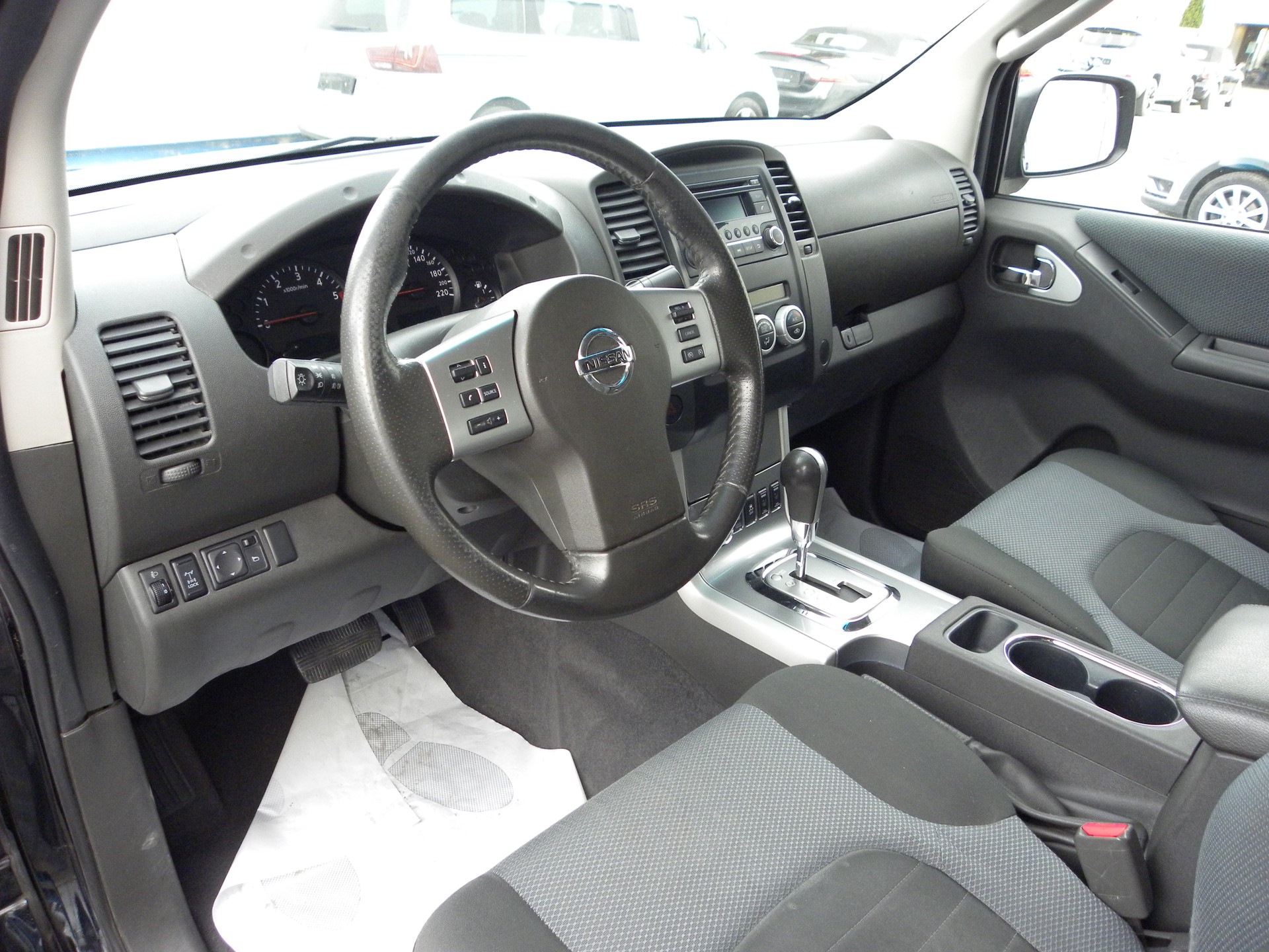 NISSAN Navara Double Cab LE 2.5 dCi 4WD LB Automat-image-6