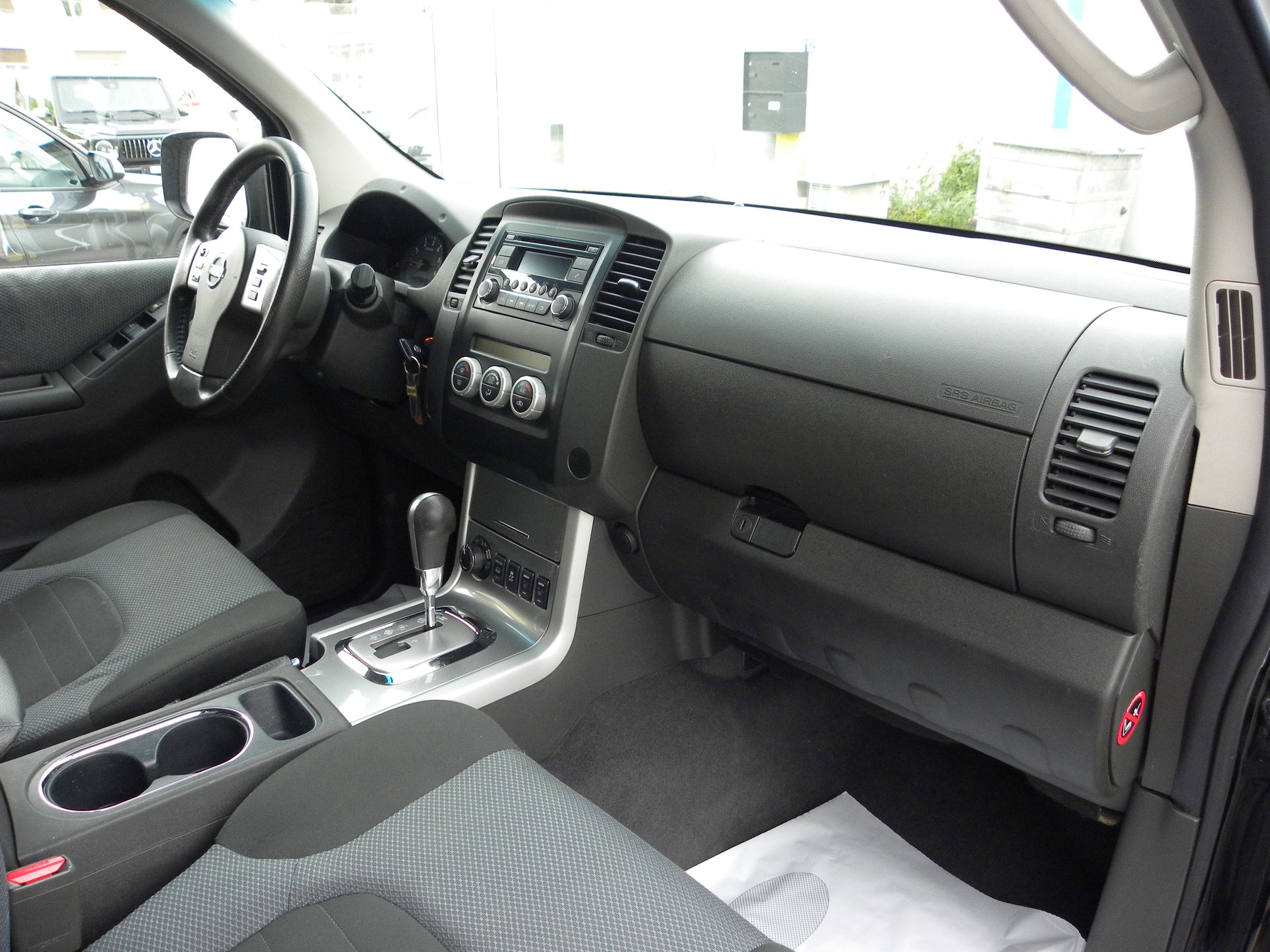 NISSAN Navara Double Cab LE 2.5 dCi 4WD LB Automat-image-7