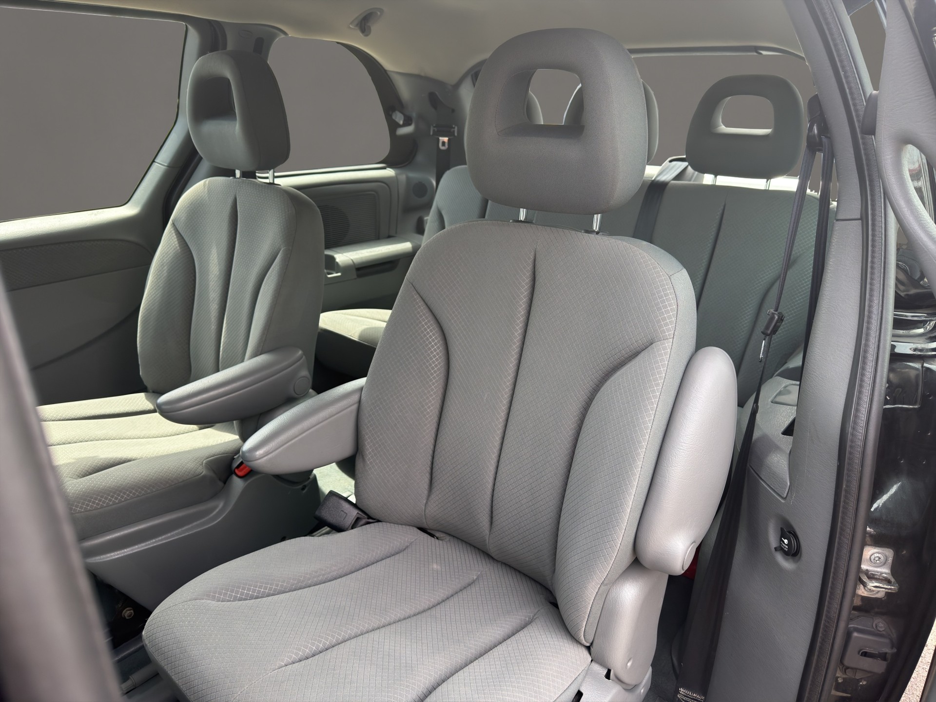 CHRYSLER Voyager 2.4 SE Swiss Edition-image-12